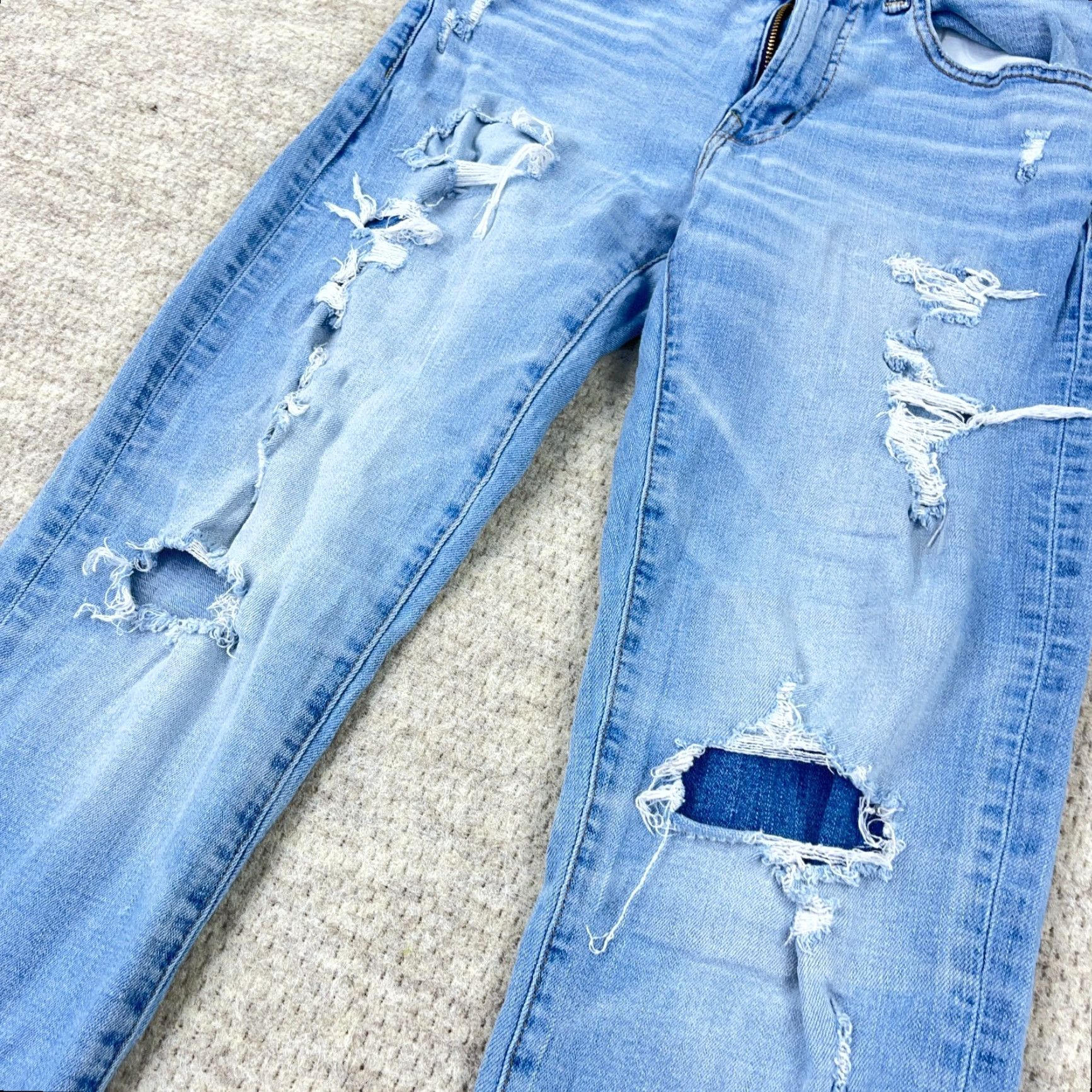 American Eagle Outfitters VINTAGE not applicable - ignore; Generate title: "American Eagle Outfitters Jeans Men 29x32 Athletic Fit Light Wash Straight Leg 5-Pocket Denim Blue" Size US 29 - 7 Thumbnail