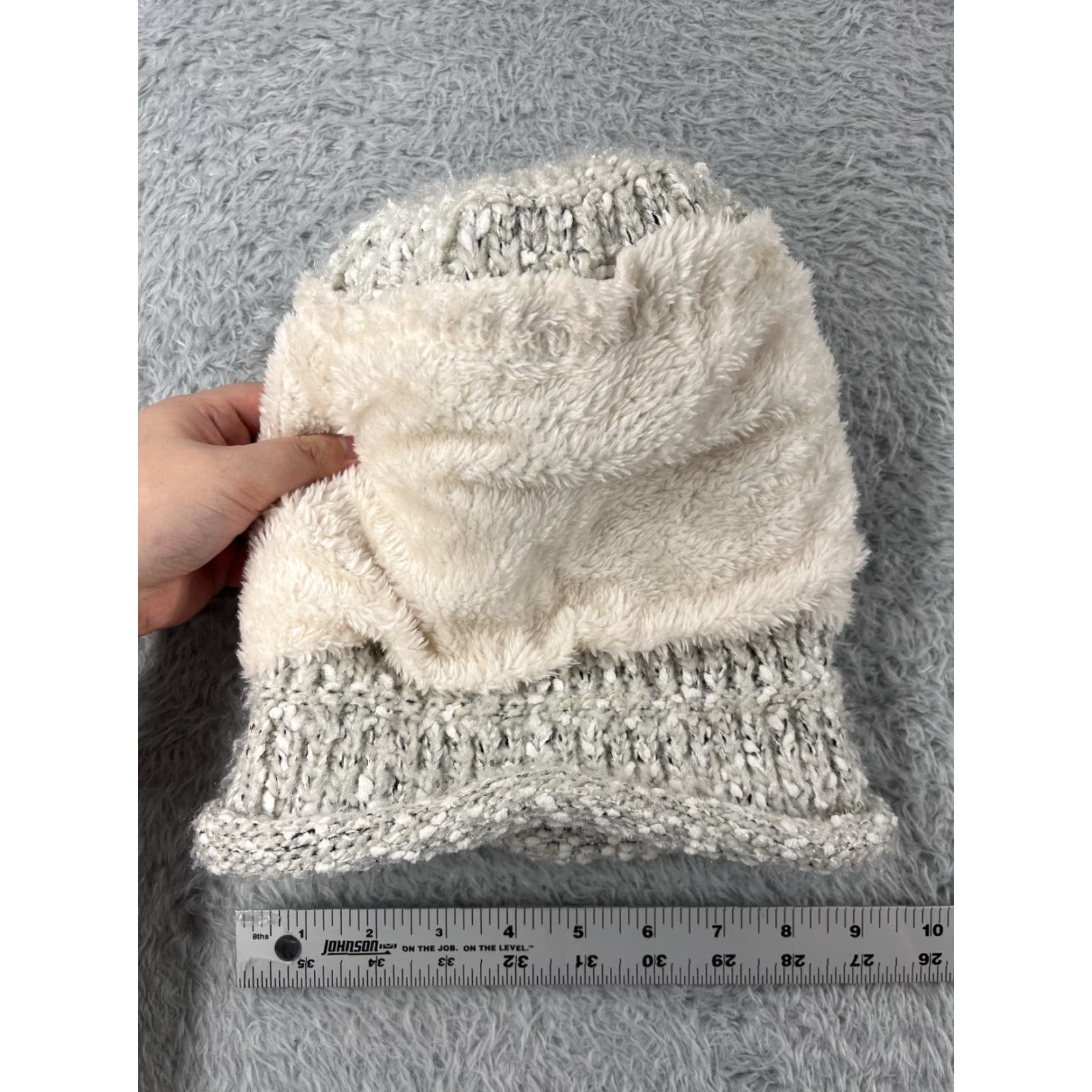 Vintage C.C Exclusives Beanie Toque Womens One Size Gray White Knit 100% Polyester Logo Pom Beanie Size ONE SIZE - 7 Thumbnail
