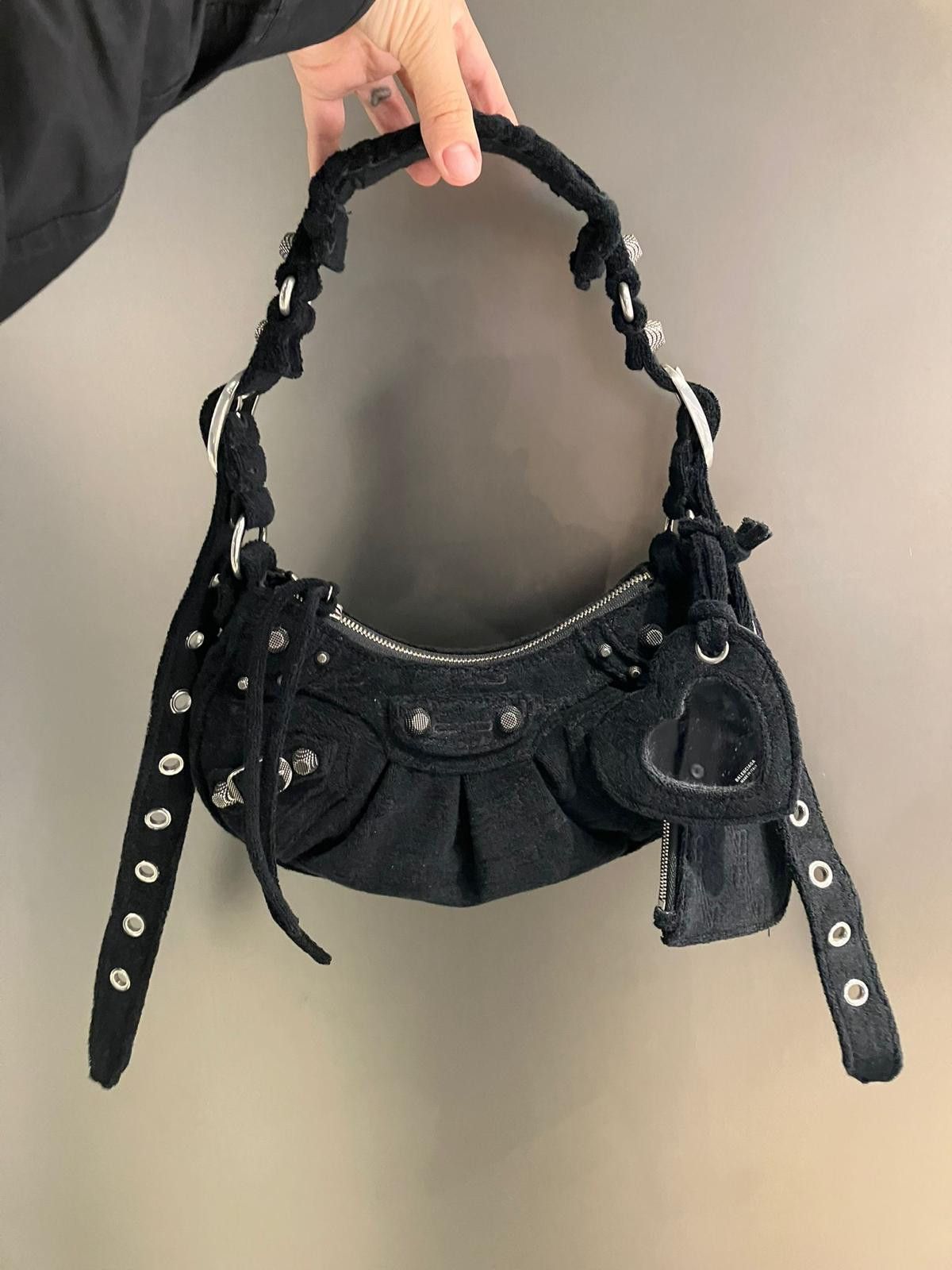 Balenciaga o1la1rc1a1024 Size: OS / Le Cagole Shoulder Bag in Black Size ONE SIZE - 6 Thumbnail