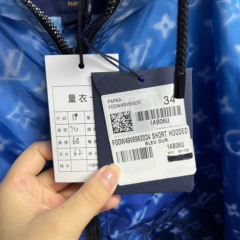 Louis Vuitton Louis Vuitton Blue Logo Full Hooded Jacket Size XXS / US 00 / IT 34 - 2 Thumbnail