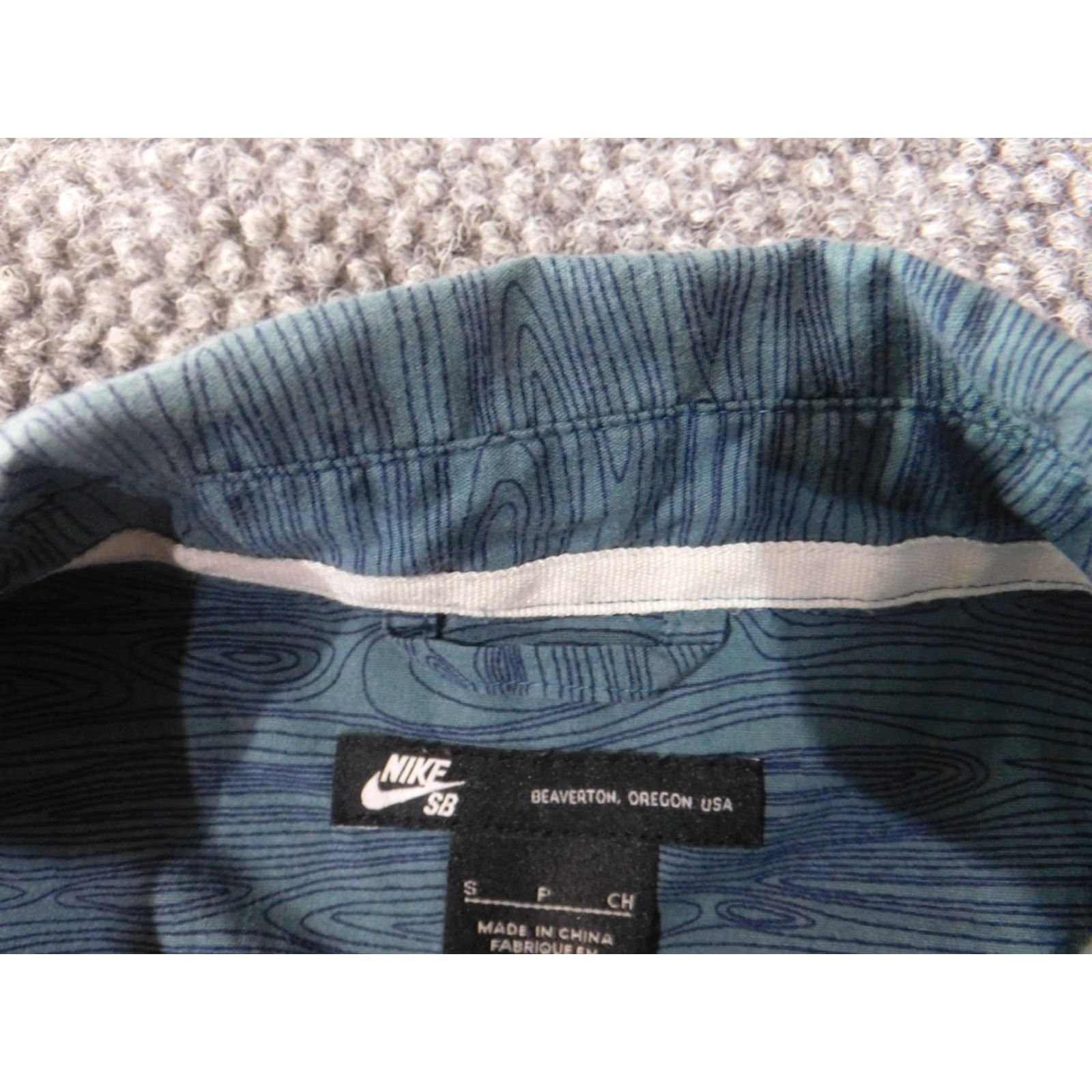 Nike Nike SB Shirt Men S Green Geometric Button Up Casual Pocket Collared Knit Cotton Size US S / EU 44-46 / 1 - 6 Thumbnail