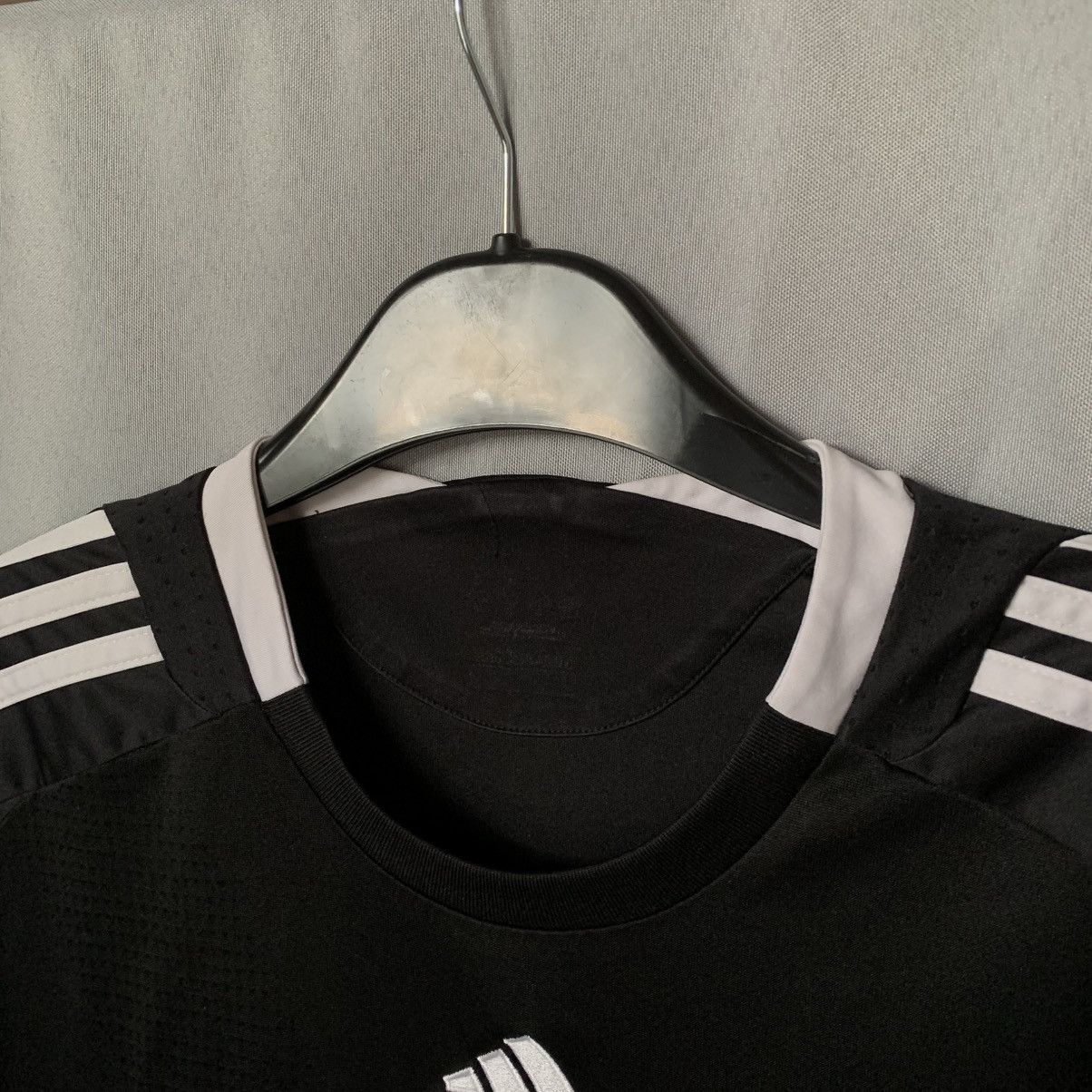 Adidas Adidas Real madrid 2008 jersey t-shirt black large used Size US L / EU 52-54 / 3 - 5 Thumbnail
