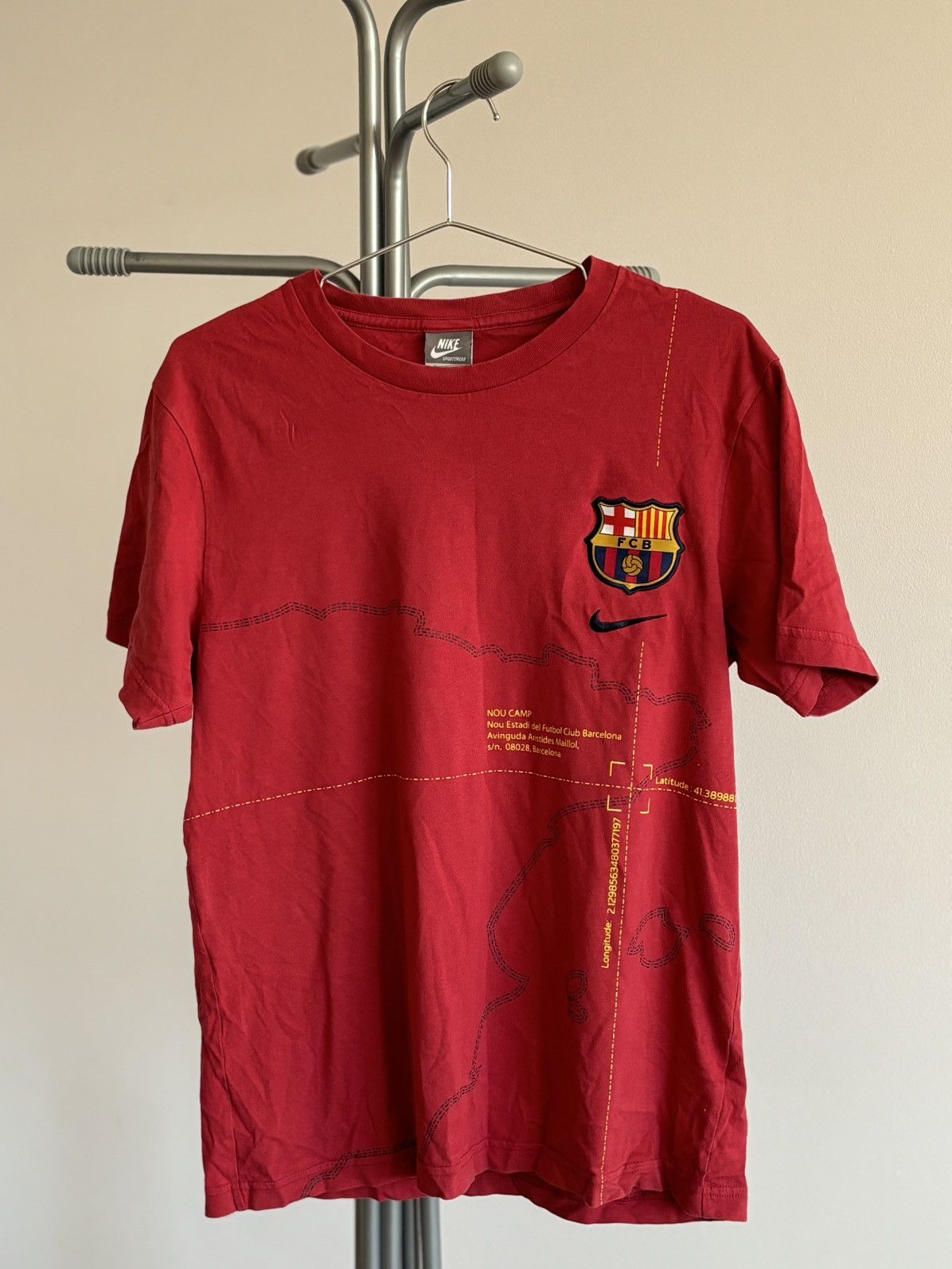 Nike Vintage Nike Barcelona T Shirt Football Soccer Streetwear Size US M / EU 48-50 / 2 - 1 Thumbnail