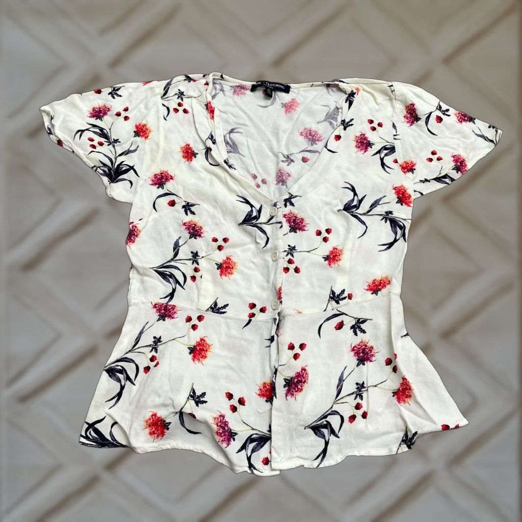 Acme Clothing One Clothing Button Up Dainty Floral Top Womens Small White Short Sleeve V-Neck Size S / US 4 / IT 40 - 1 Thumbnail