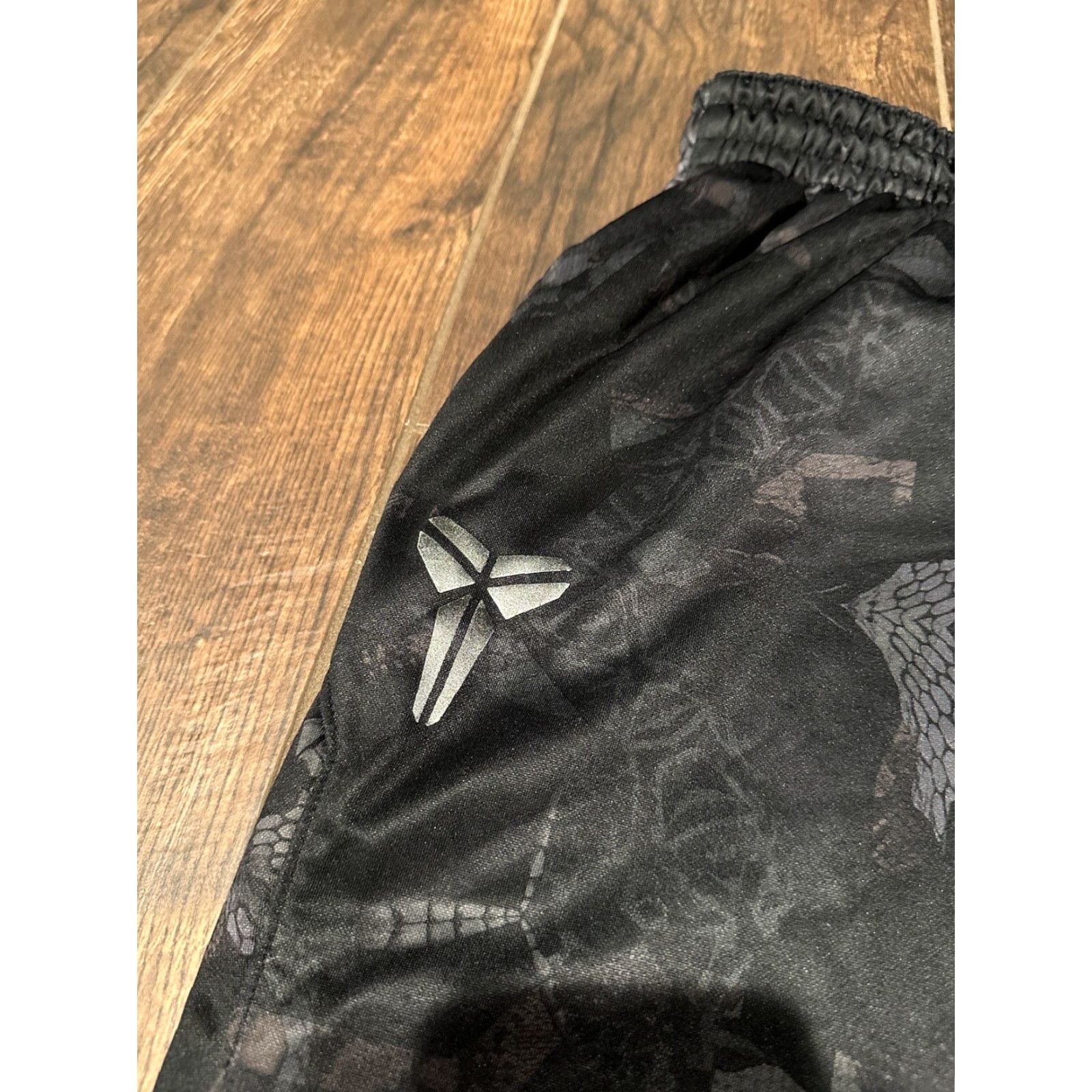 Nike VINTAGE? (No) Nike Kobe Black Mamba Snake Skin Therma Fit Pants Men’s Size M Jogger Black Snake Theme Activewear Mens Size US 31 - 4 Thumbnail