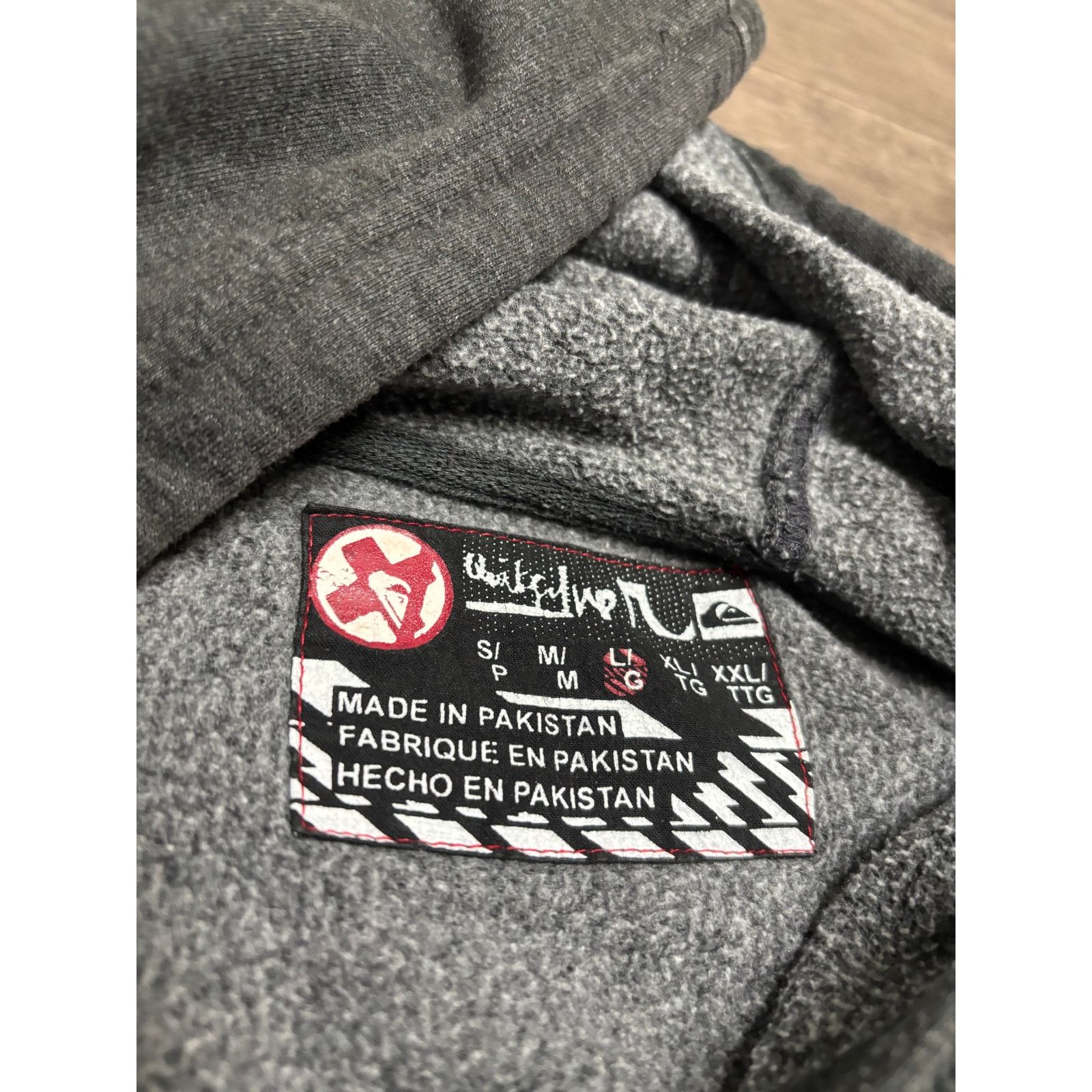 Quiksilver × Vintage Vintage Quiksilver Black Hoodie Logo Sz L 00s Size US L / EU 52-54 / 3 - 3 Thumbnail