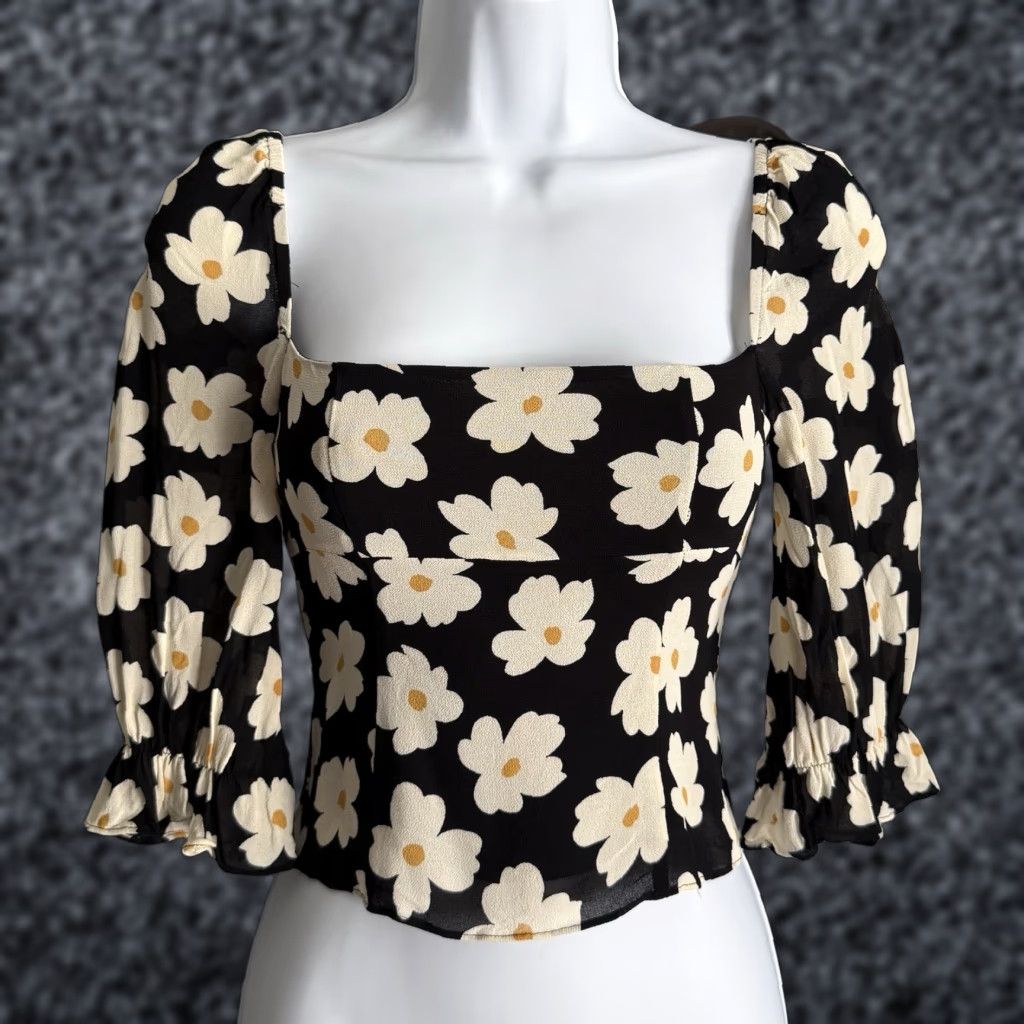 Reformation Reformation Georgia Daisy Bella Square Neck Top Size 0 Blouse Puff Sleeve Cropped Black Women's Zip Neckline Square Daisy Pattern 90sTheme? Size XS / US 0-2 / IT 36-38 - 1 Thumbnail