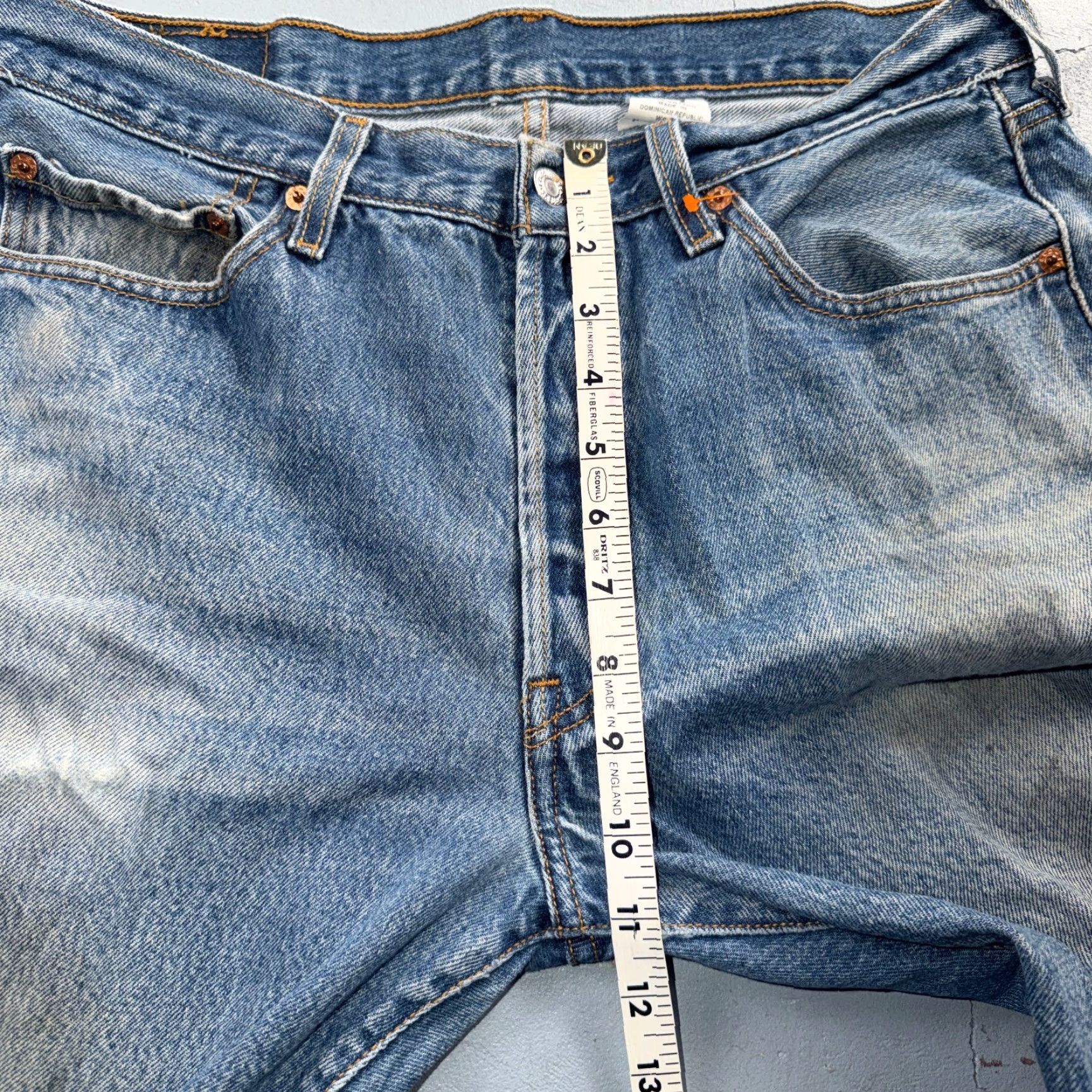 Levi's VINTAGE Levi's 501 Jeans Straight Blue Light Wash 35x34 501 Series 90s Men Regular Denim 5-Pocket Represents Casual Size US 35 - 7 Thumbnail