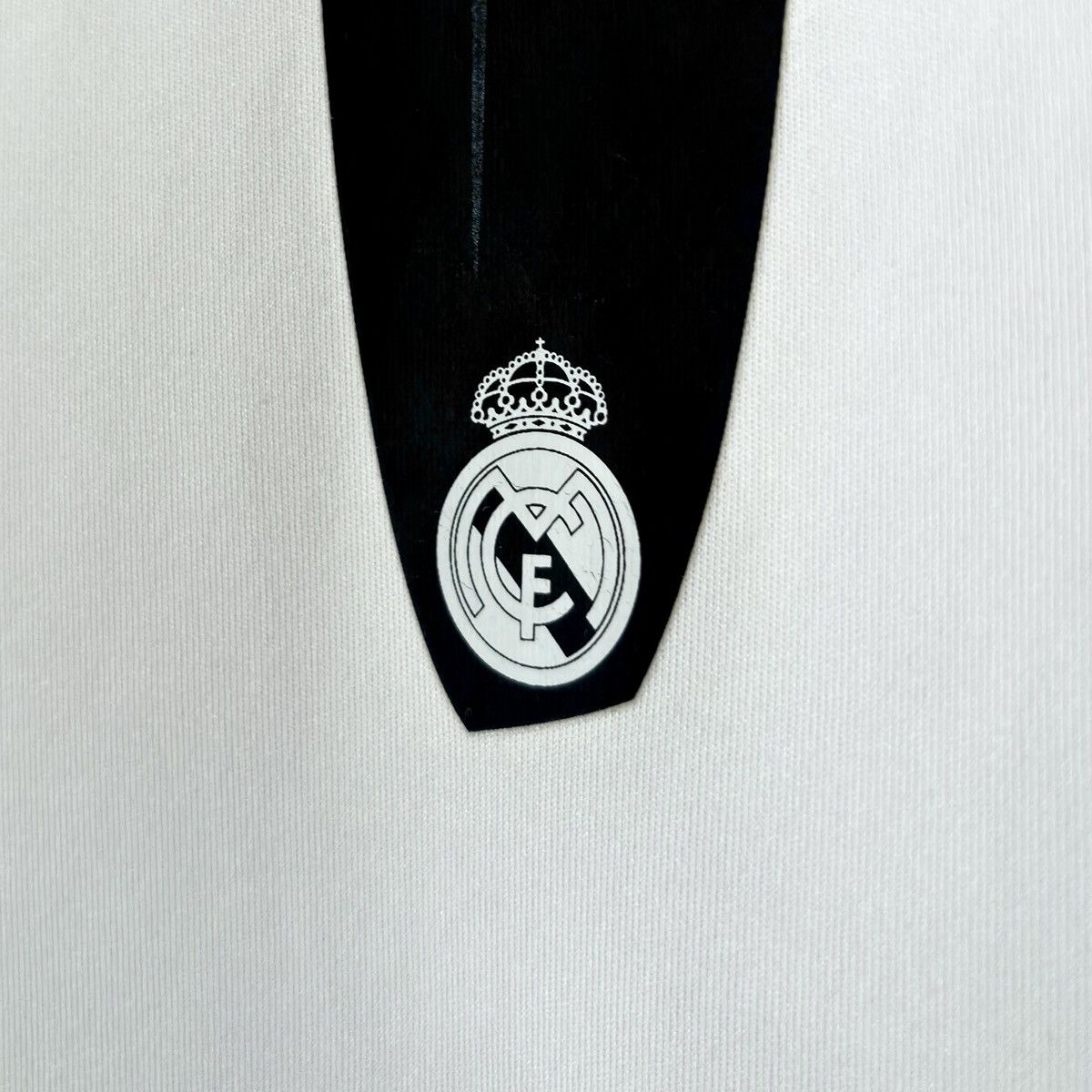 Adidas × Vintage 2010 2011 Real Madrid Ronaldo Adidas Home Kit Soccer Jersey Size US S / EU 44-46 / 1 - 12 Thumbnail