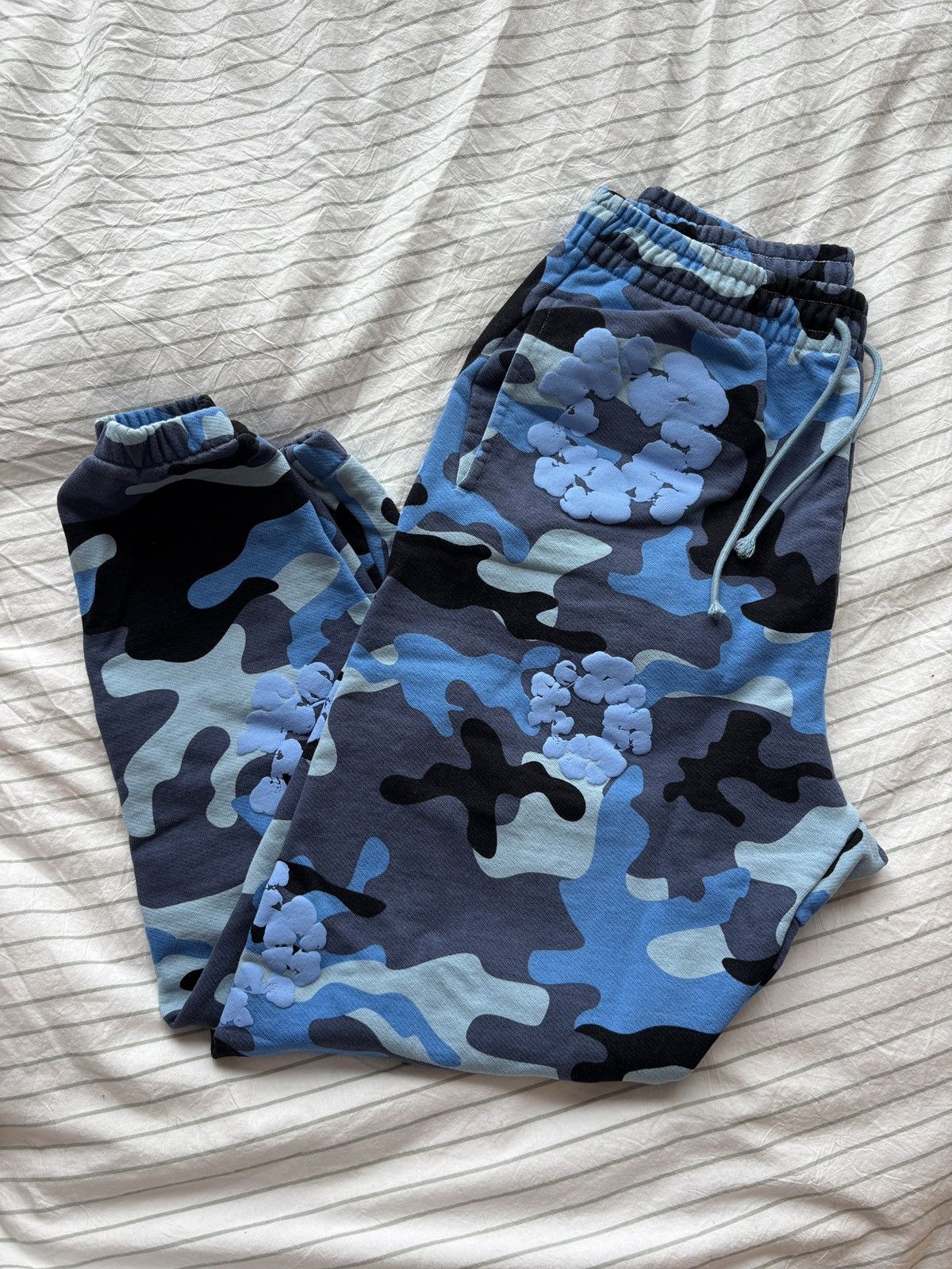 DENIM TEARS Denim Tears The Cotton Wreath Sweatpant Blue Camo Size US 33 - 1 Thumbnail
