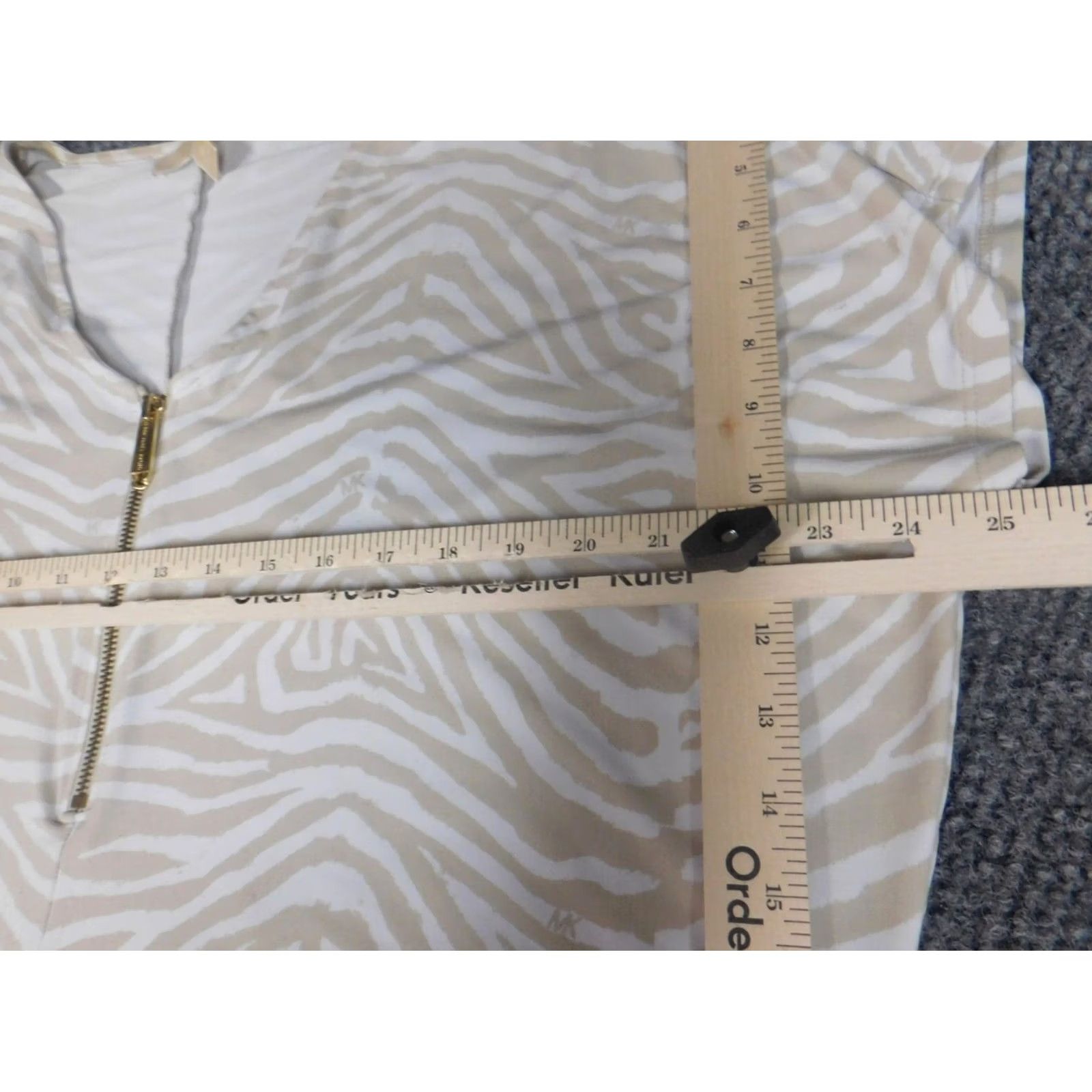 Michael Kors Michael Kors Womens Blouse Medium Beige V-Neck Pullover Stretch Dolman Sleeve Geometric Ruffle Designer Casual Size M / US 6-8 / IT 42-44 - 4 Thumbnail