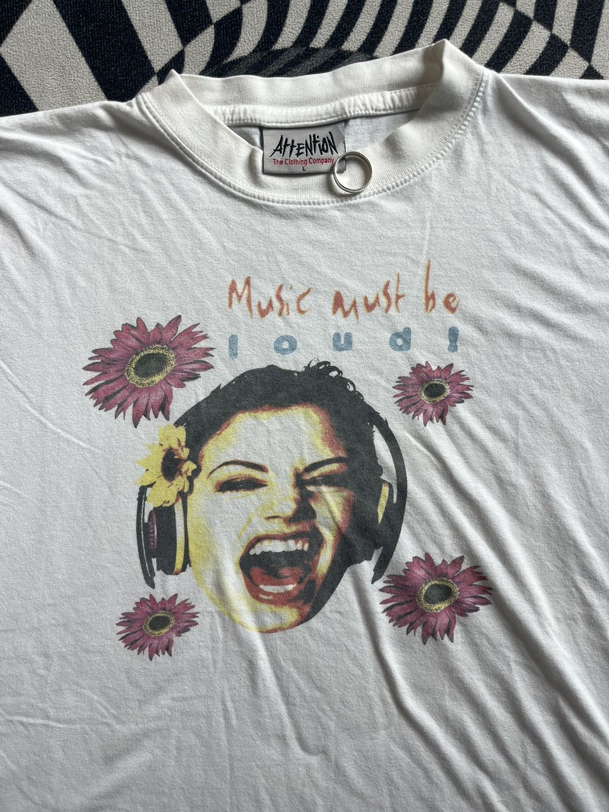Arts & Science Vintage Music Must be Loud ! Wustenrot 90’s-00’s Tshirt Size US L / EU 52-54 / 3 - 5 Thumbnail