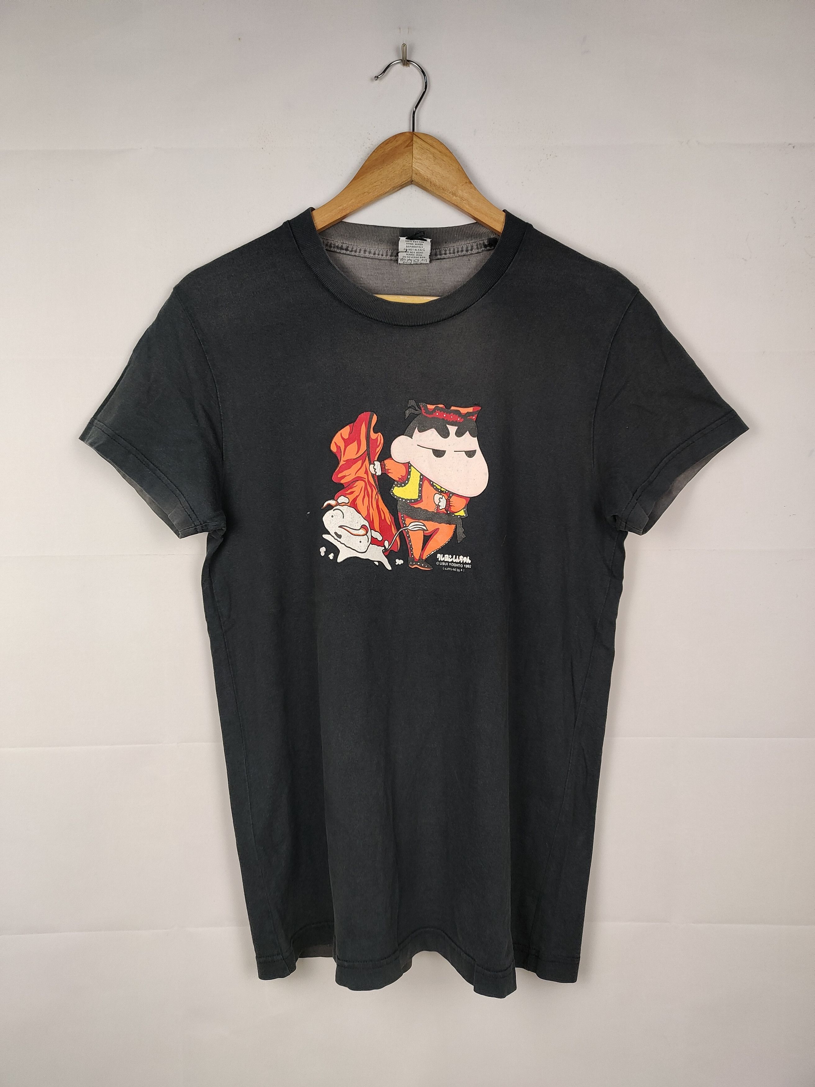 Anime × Japanese Brand × Vintage Vintage 90s Sunfaded Crayon sinchan Anime Shirt Size M / US 6-8 / IT 42-44 - 1 Thumbnail