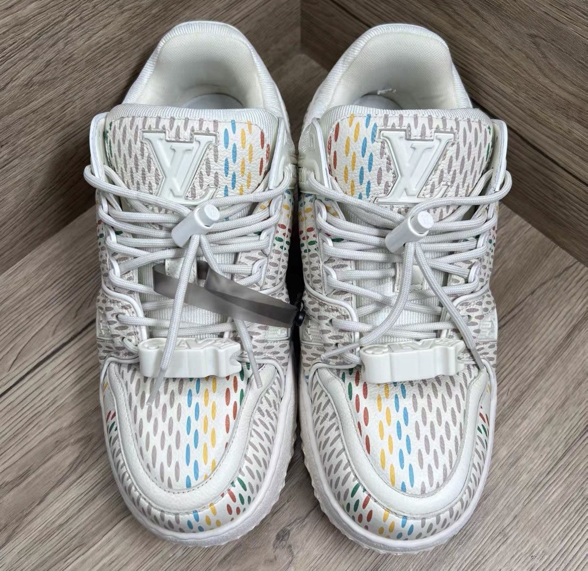 Louis Vuitton Louis Vuitton Trainer Rainbow Sneakers J41 Size US 7 / EU 40 - 2 Thumbnail