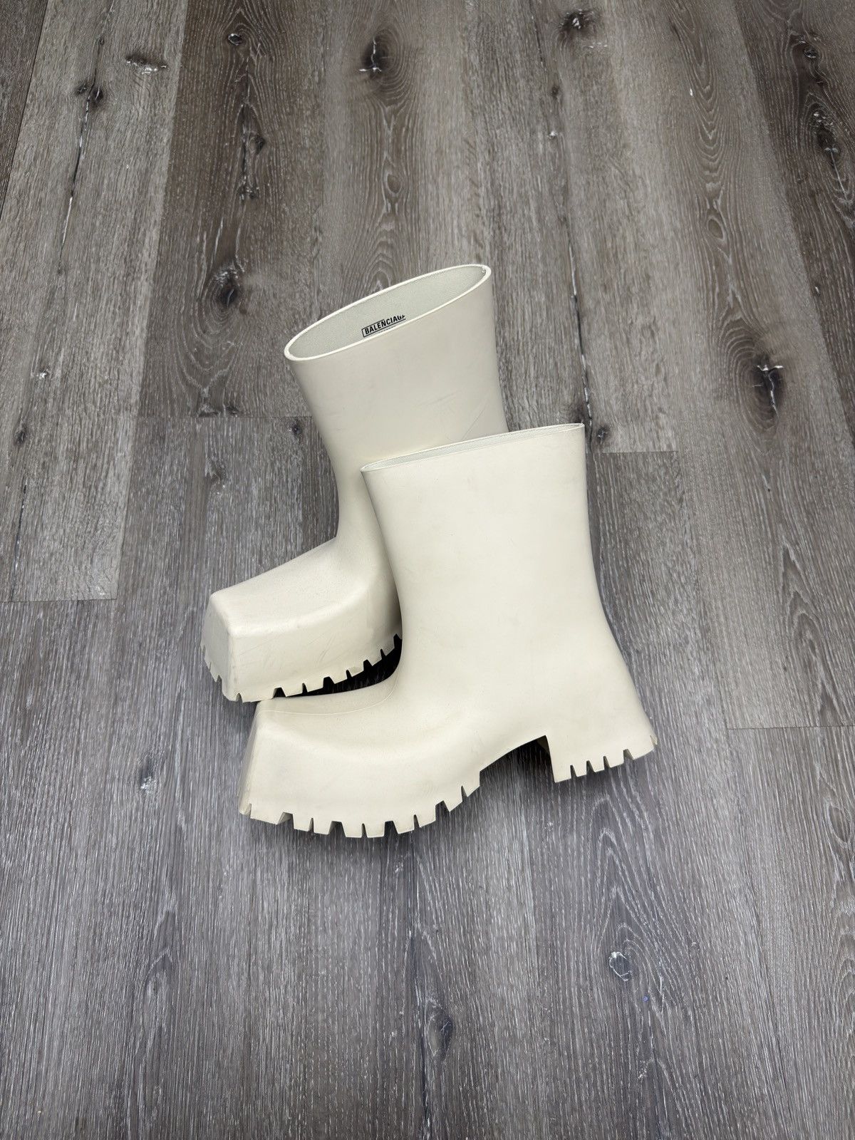 Balenciaga Balenciaga Trooper Rubber Boot 'White' Size US 9 / EU 42 - 1 Thumbnail