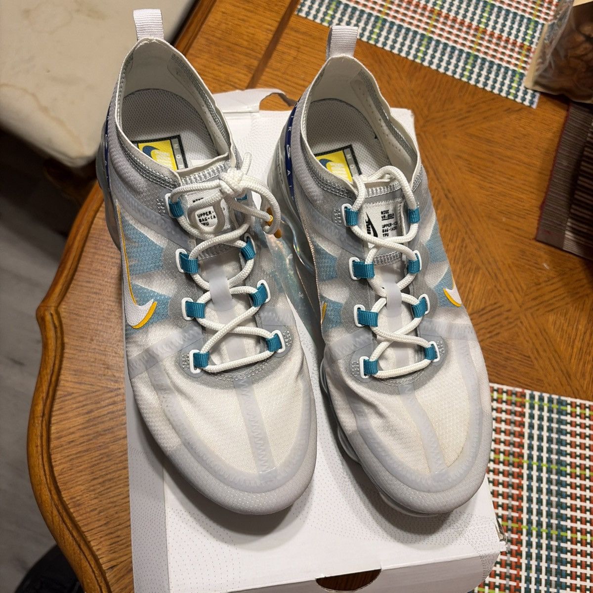 Nike mens NIKE Vapormaxx SE Size US 9 / EU 42 - 1 Thumbnail
