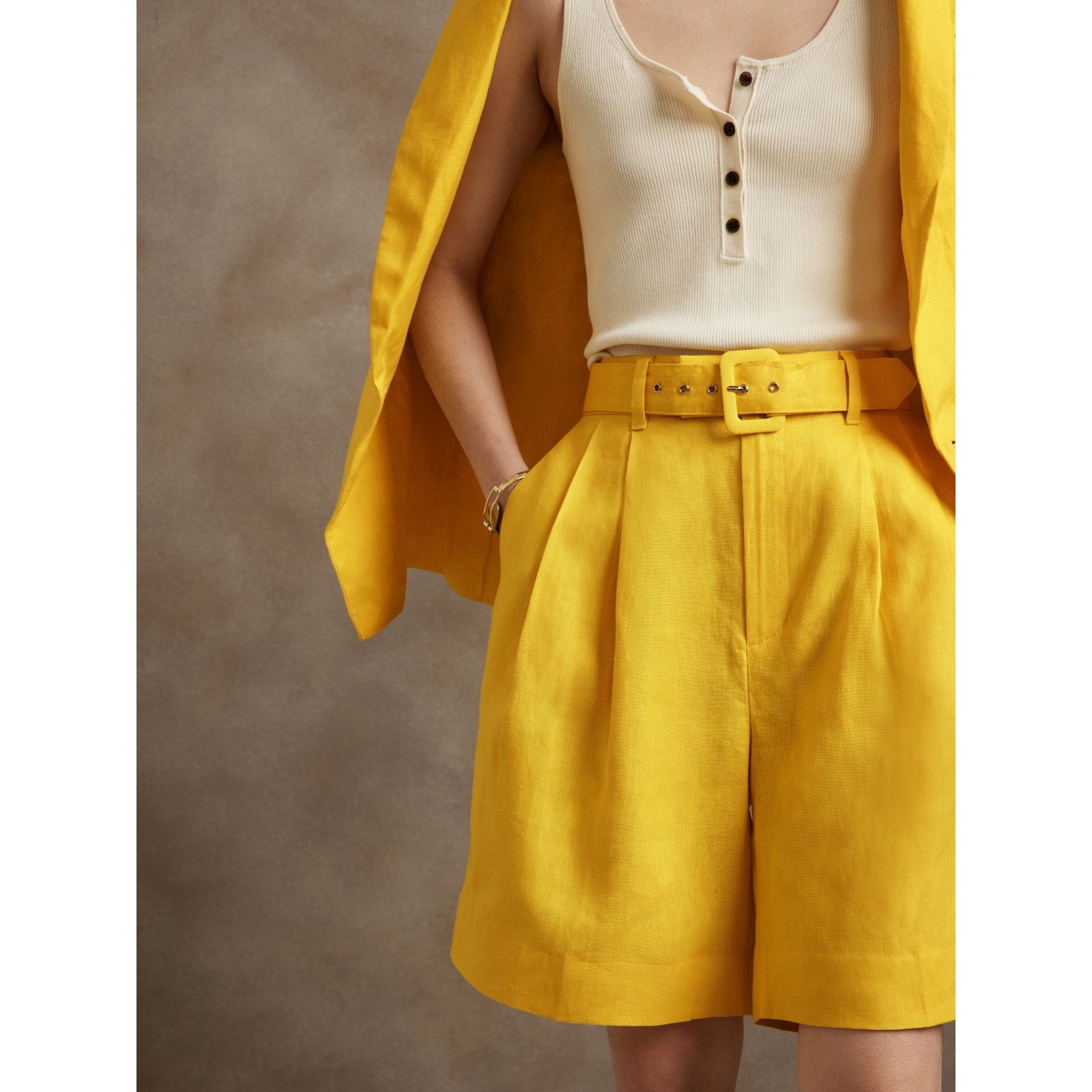BANANA REPUBLIC Linen Lino Bermuda Shorts Yellow Womens 6