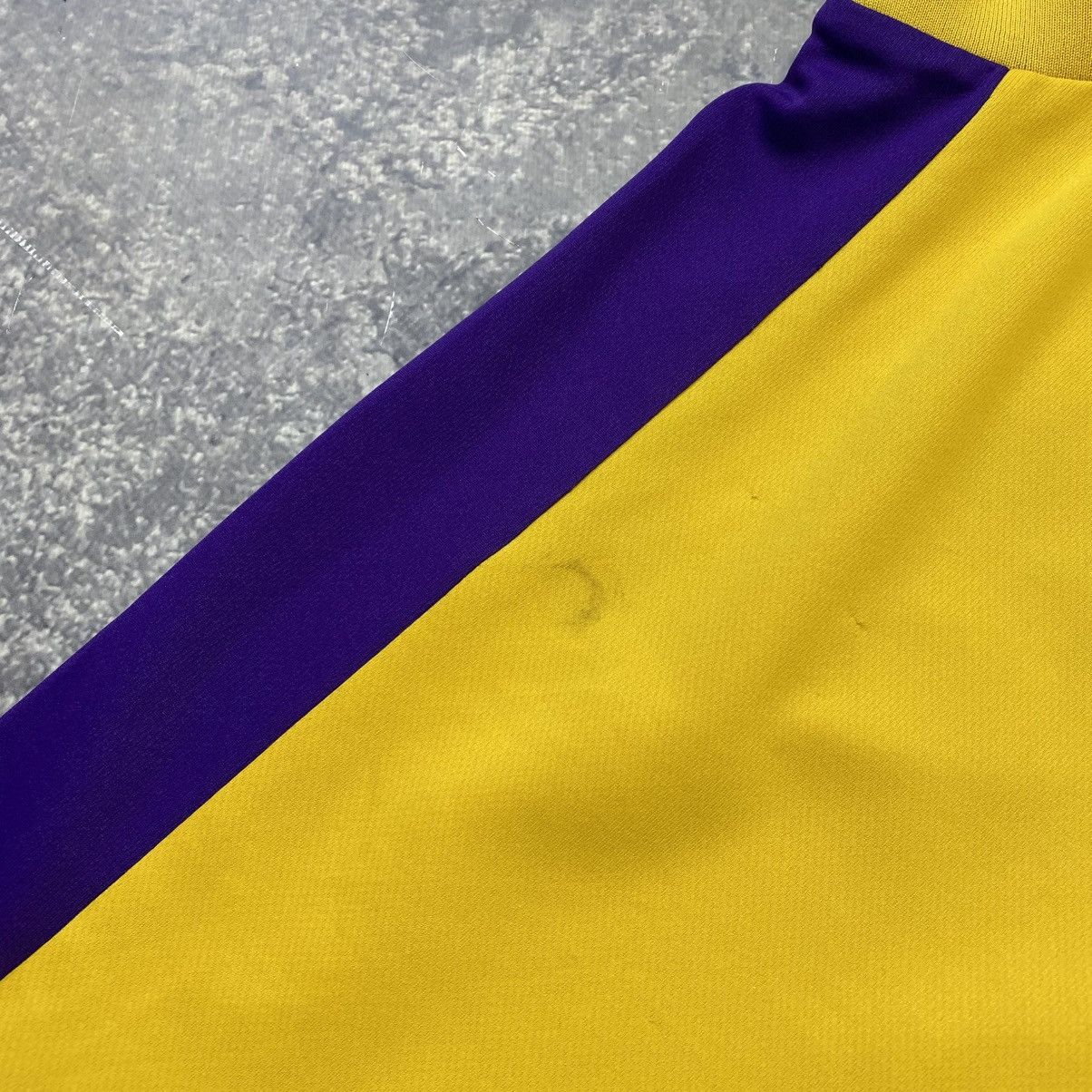 NBA Vintage Adidas NBA Lakers Howard 12 yellow basket jersey Size US L / EU 52-54 / 3 - 13 Thumbnail