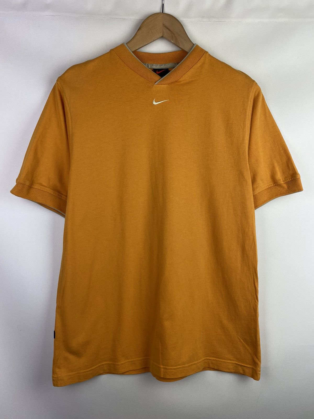 Vintage Nike vintage Y2K center logo swoosh men’s t shirt size S Size US S / EU 44-46 / 1 - 1 Thumbnail