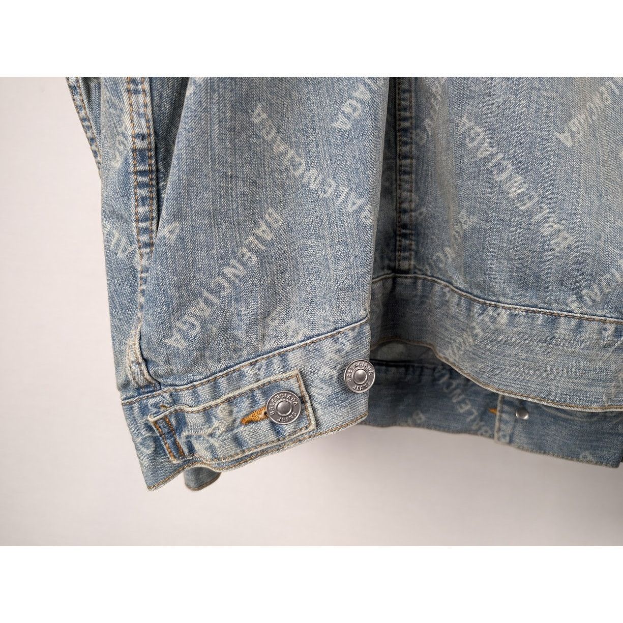 Balenciaga o1rshd1 Jacket Japanese Ring Blue Denim in Blonde Ring Size US L / EU 52-54 / 3 - 14 Thumbnail
