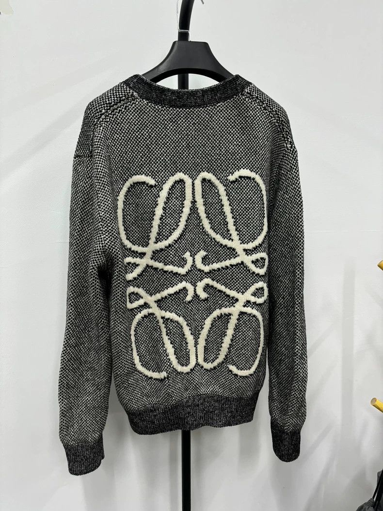 Loewe LOEWE FW22 Textured Wool V-Neck Sweater 2504-Nextarrow Size US S / EU 44-46 / 1 - 2 Thumbnail