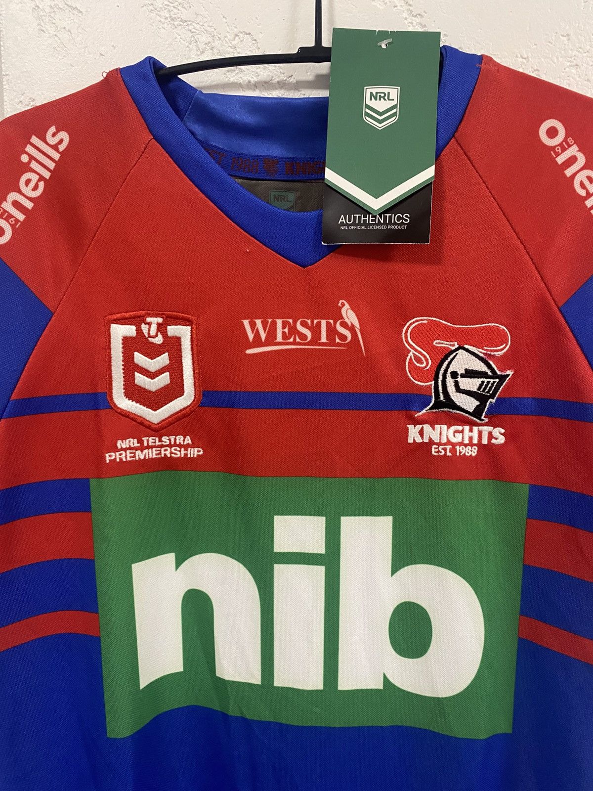 O'Neills NWT NRL NEWCASTLE KNIGHTS RUGBY LEAGUE SHIRT JERSEY O'NEILLS Size US M / EU 48-50 / 2 - 2 Thumbnail