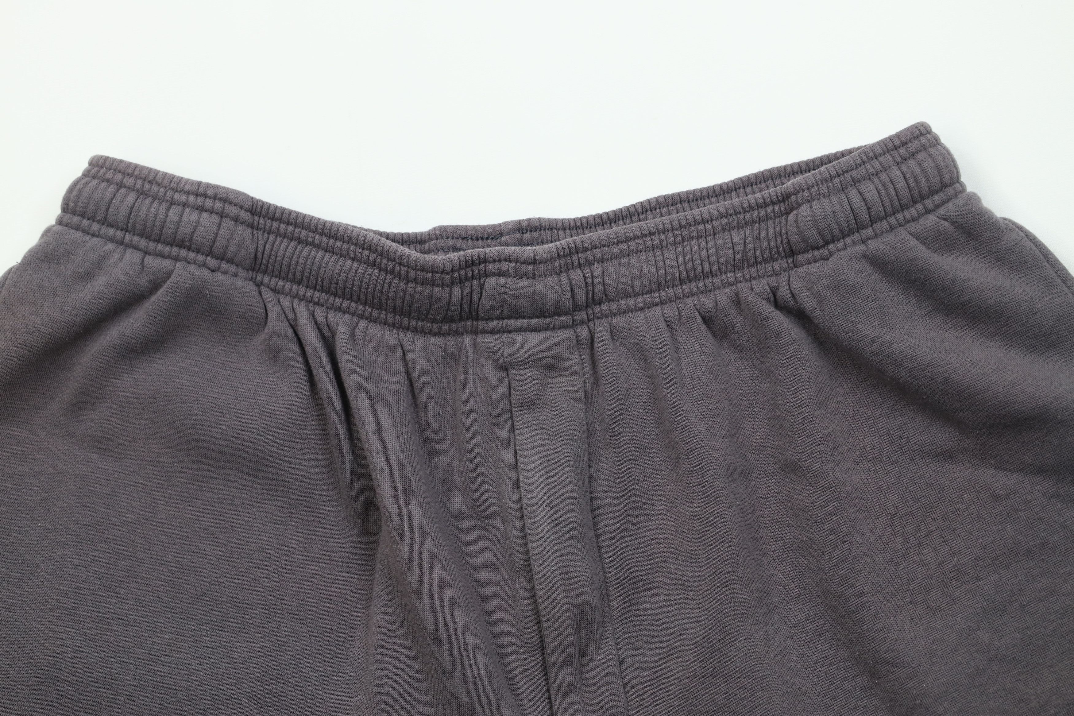 Vintage Vintage 90s Streetwear Above Knee Sweatpants Shorts Gray Size US 36 / EU 52 - 2 Thumbnail