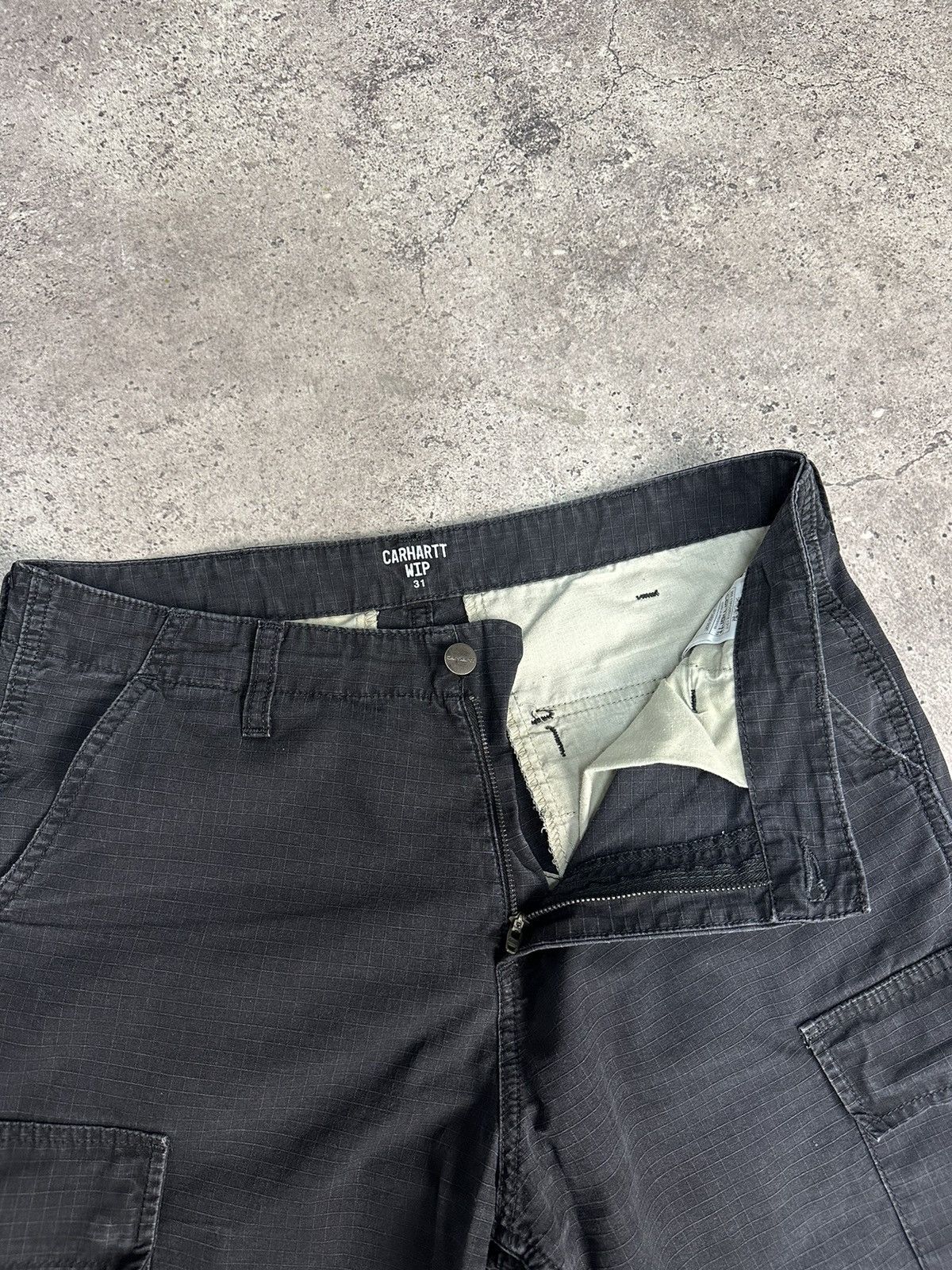 Carhartt × Vintage Vintage Carhartt Cargo Shorts Distressed Black Y2K Size US 32 / EU 48 - 4 Thumbnail