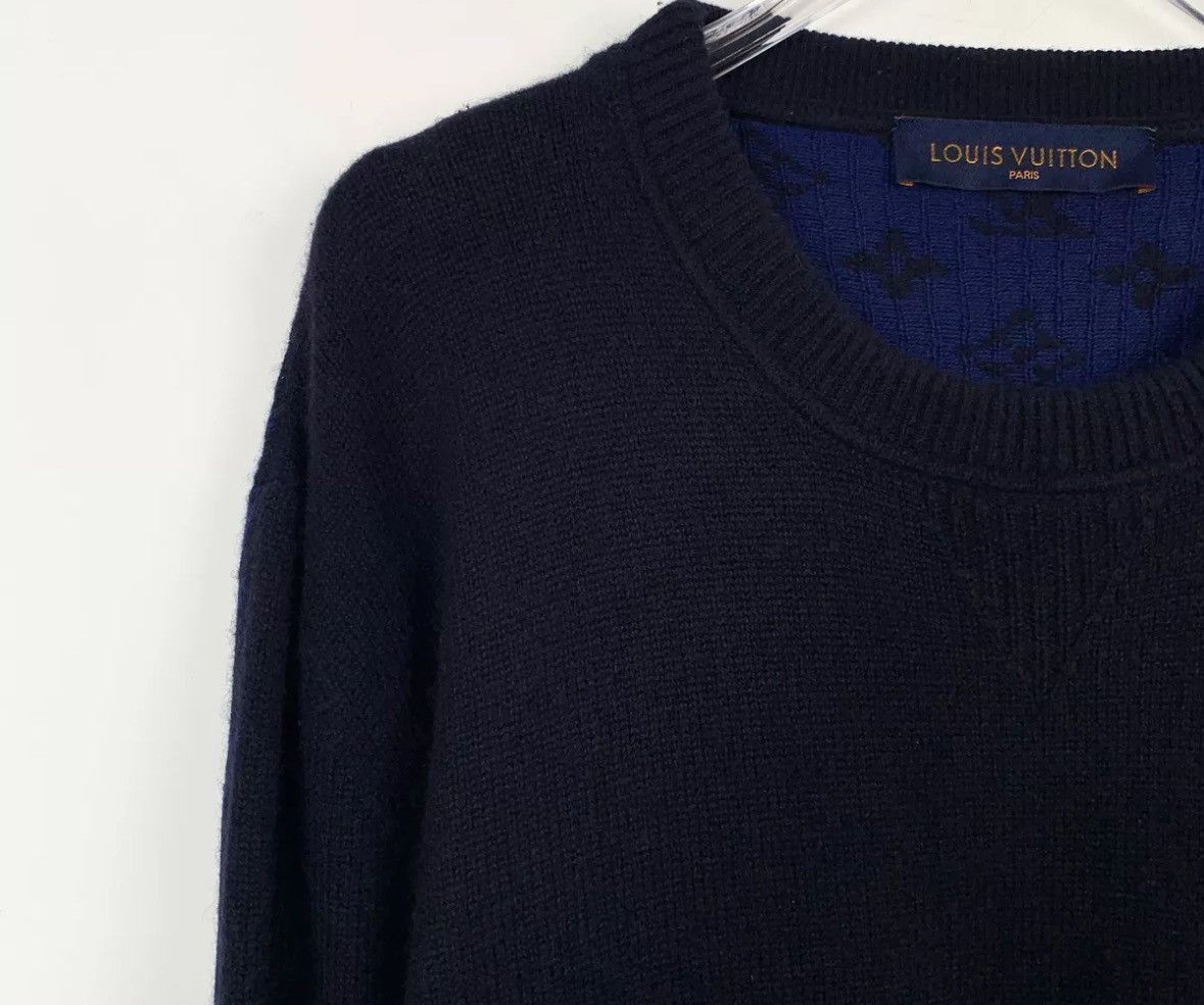 Louis Vuitton Louis Vuitton Lv black back logo round neck sweater Size US S / EU 44-46 / 1 - 3 Thumbnail