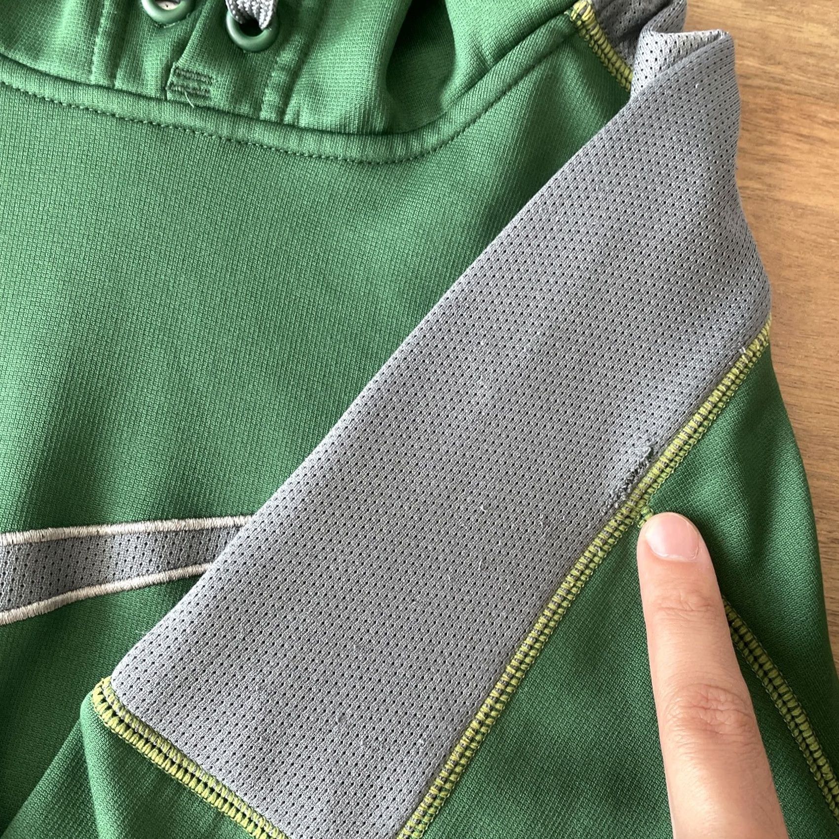 Nike VINTAGE Nike Pullover Hoodie Mens M Green Logo 90s College Retro Swoosh Crew Neck Hoodie Size US M / EU 48-50 / 2 - 6 Thumbnail