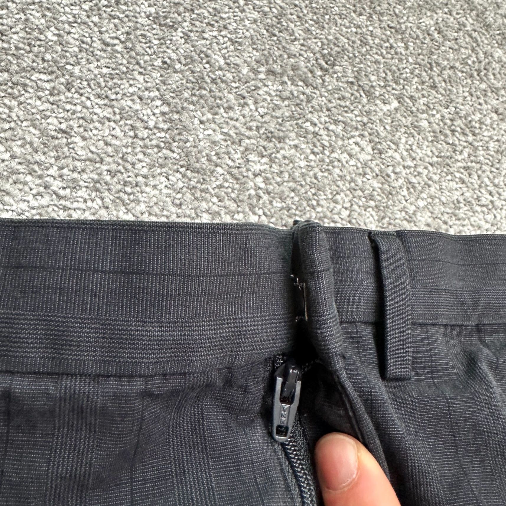 Banana Republic Banana Republic Pants Mens 35x32 Navy Plaid Straight Leg Work Kentfield Size US 35 - 4 Thumbnail