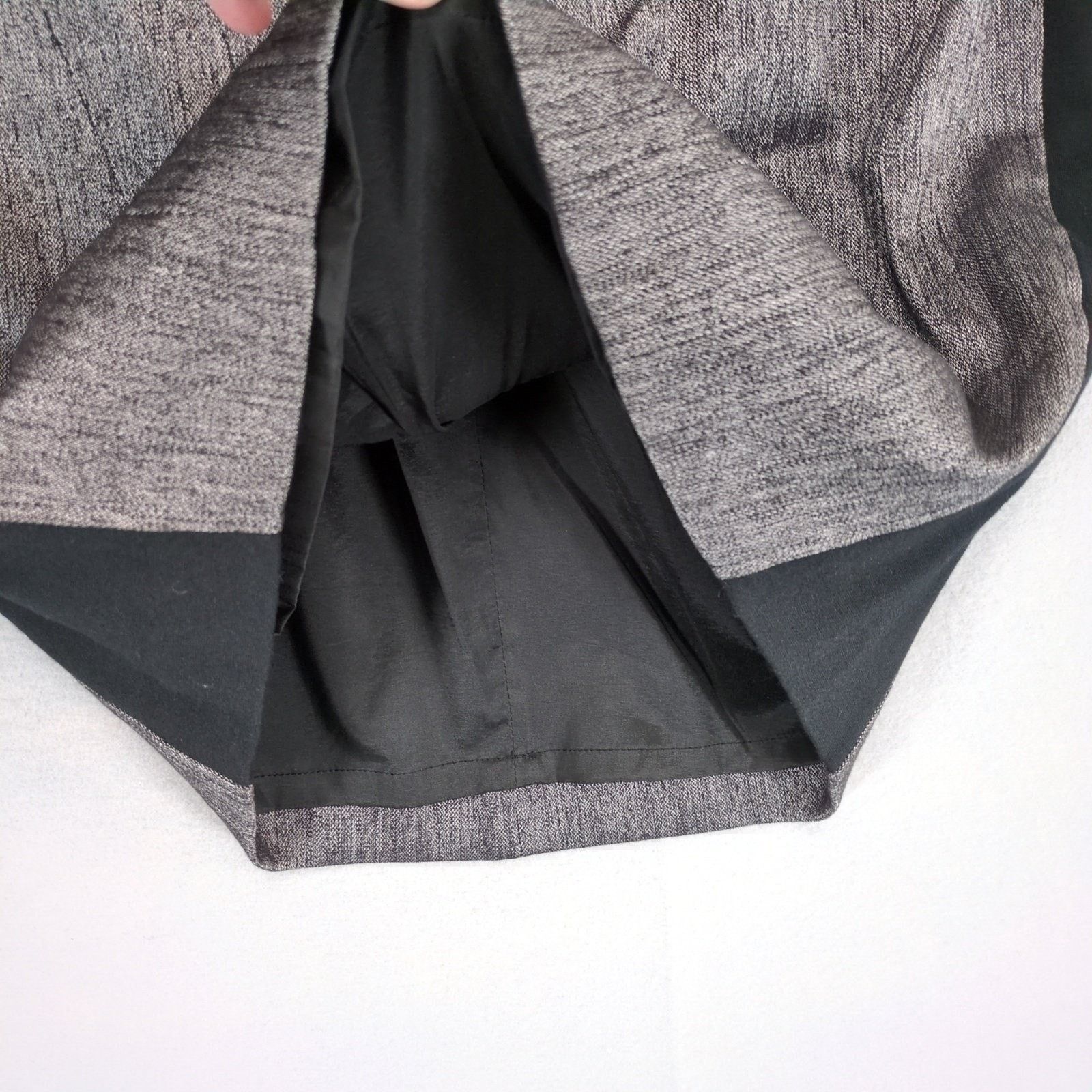 Bebe Bebe Sz 10 Black & Gray Panel Stretch Fabric Mini Skirt Size 32" / US 10 / IT 46 - 4 Thumbnail