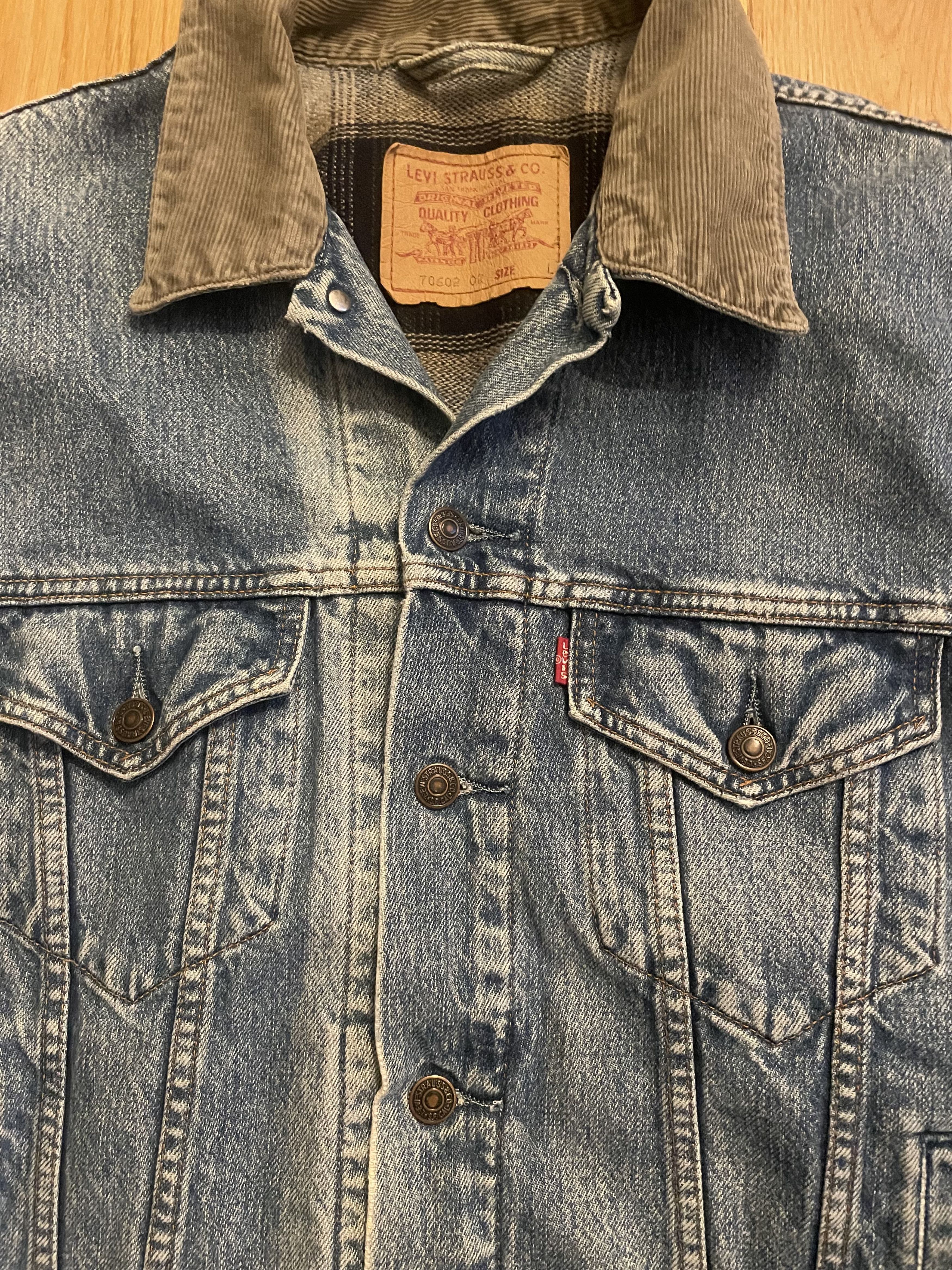 Levi's Levi’s Denim Trucker Jacket Blue Wash Corduroy Collar Size US L / EU 52-54 / 3 - 2 Thumbnail