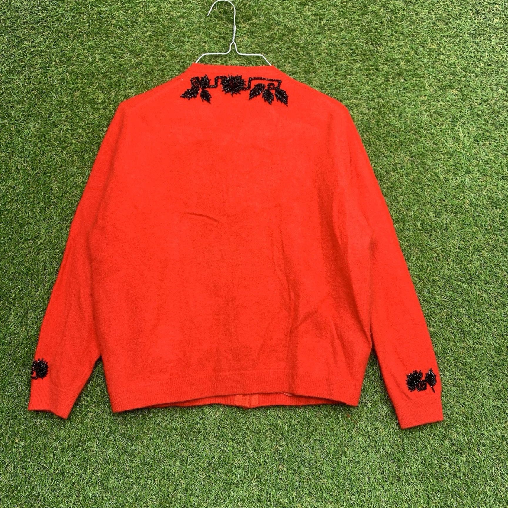 Vintage VINTAGE Womens Sweater Cardigan Long Sleeve Knit Beaded Flower Red 70s Fall Winter Dressy Size M / US 6-8 / IT 42-44 - 2 Thumbnail