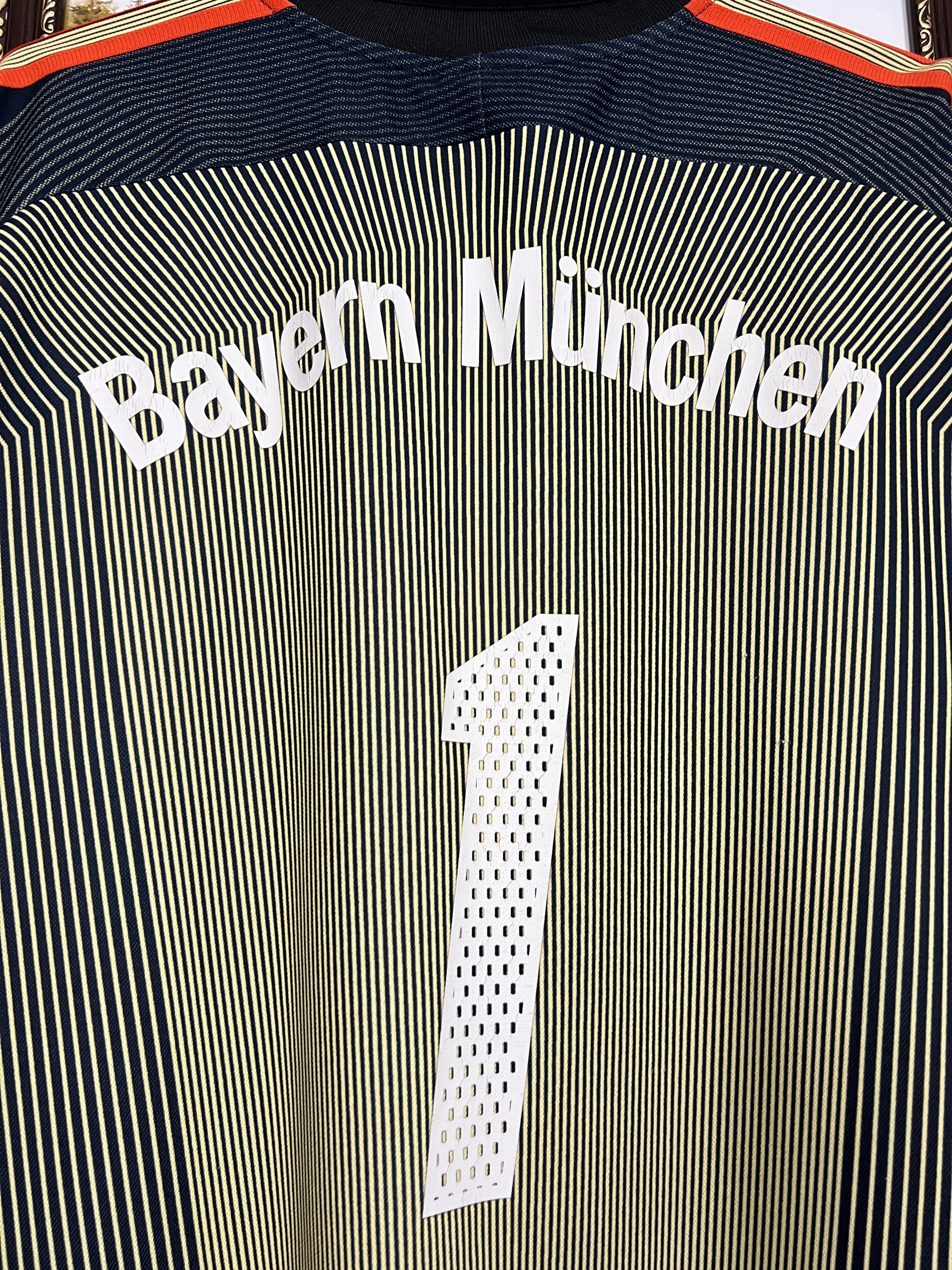 Adidas Bayern Munich Goalkeeper football shirt Kahn Jersey Trikot Size US M / EU 48-50 / 2 - 11 Thumbnail