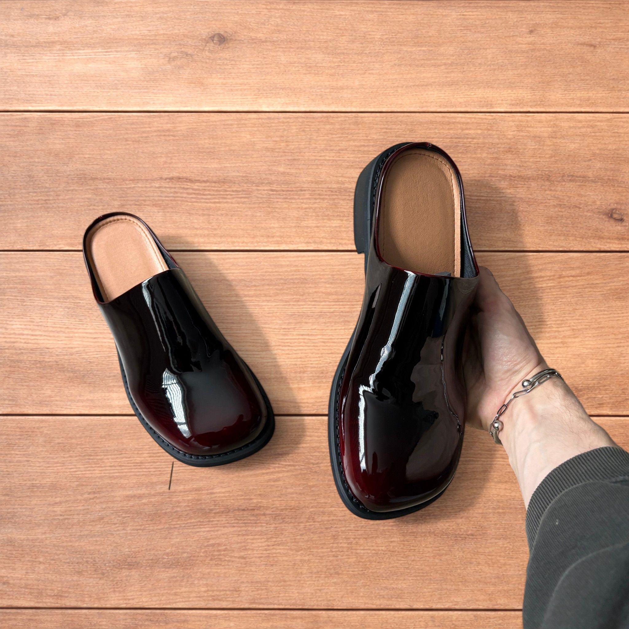 Japanese Brand Lovely faux leather slip on clogs slippers in oxblood red. Size US 11 / EU 44 - 4 Thumbnail