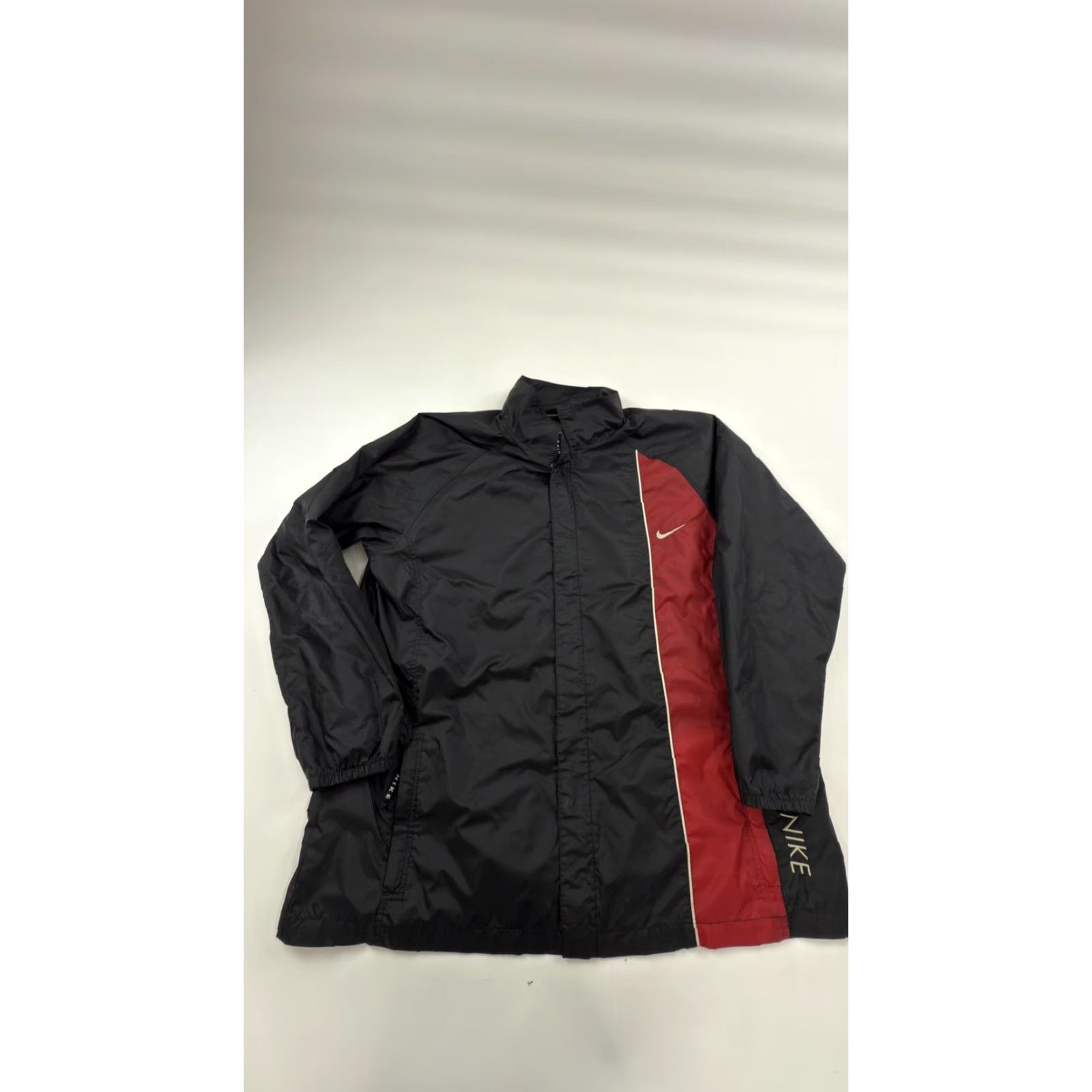 Nike VINTAGE Nike Jacket Mens XL Windbreaker Full Zip Embroidered Swoosh 90s Size US XL / EU 56 / 4 - 2 Thumbnail
