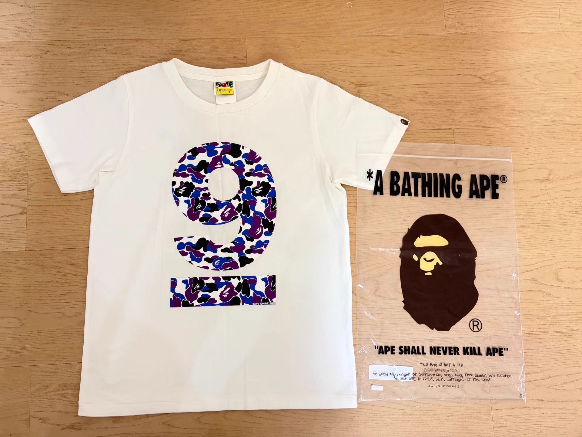 Bape BAPE Causeway Bay 9th Anniversary Short Sleeve Tee Size US S / EU 44-46 / 1 - 1 Thumbnail