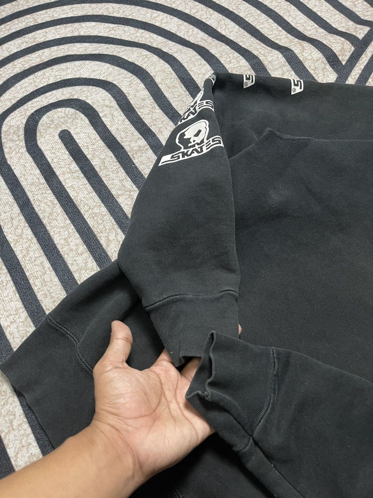 Fruit Of The Loom 90s OG SKULL SKATES SKATEBOARD SWEATSHIRT SUN FADED Size US XL / EU 56 / 4 - 6 Thumbnail
