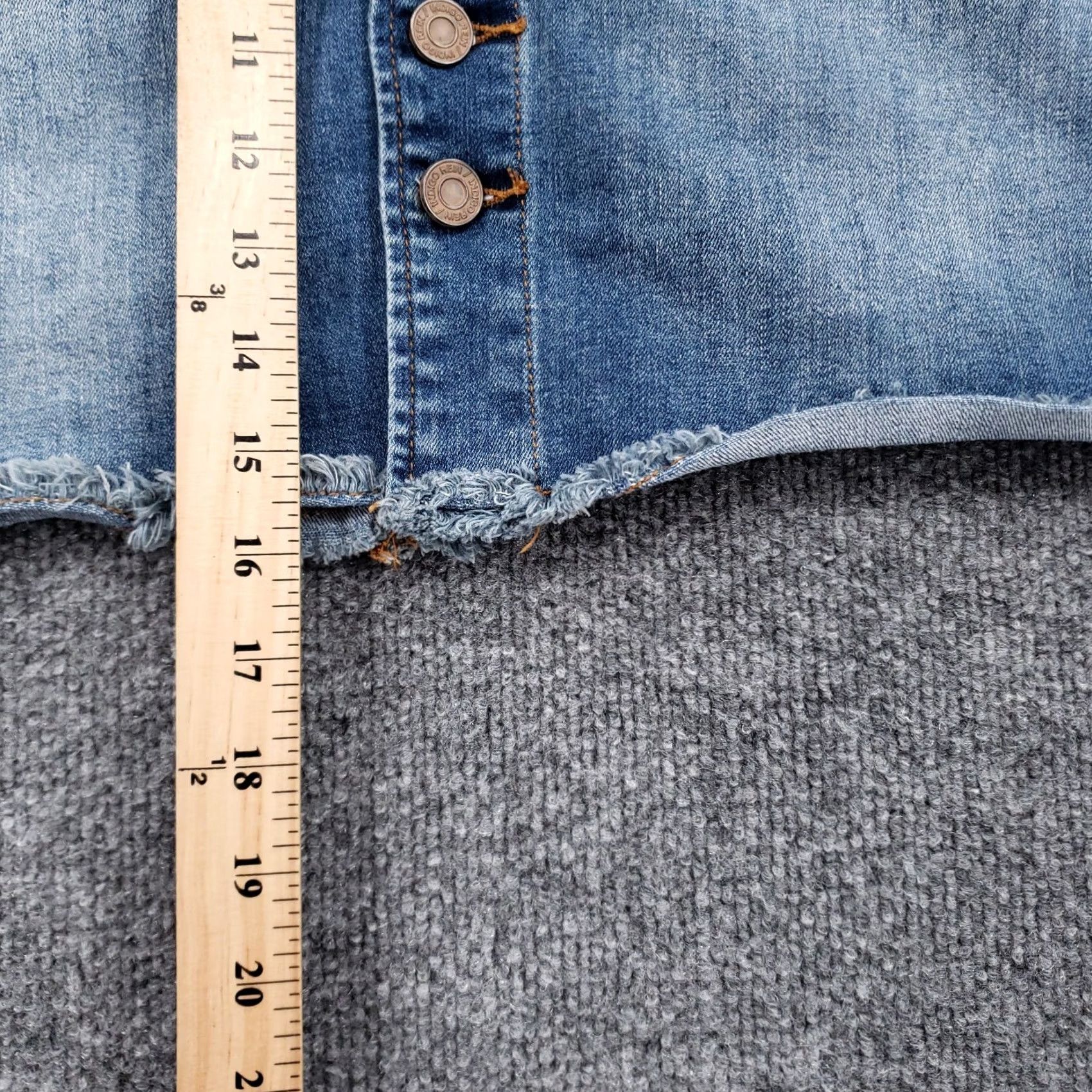 Denime Indigo Rein Skirt Womens 7/27 Blue Mini Button Fray Hem Stone Wash Denim Casual Pockets Vintage No Size 28" / US 6 / IT 42 - 5 Thumbnail