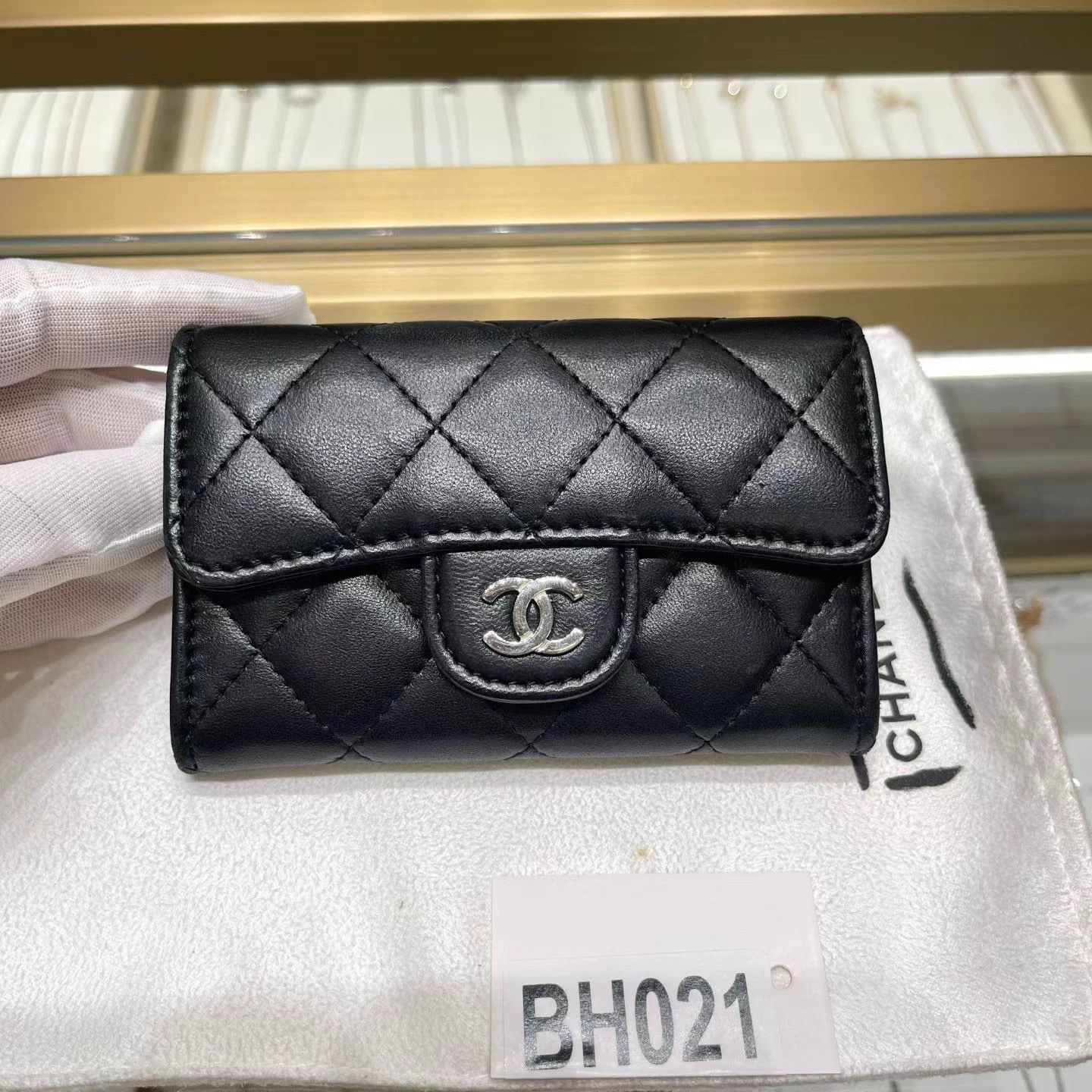 Chanel Chanel 25 Lambskin Card Holder Like New Size ONE SIZE - 1 Thumbnail
