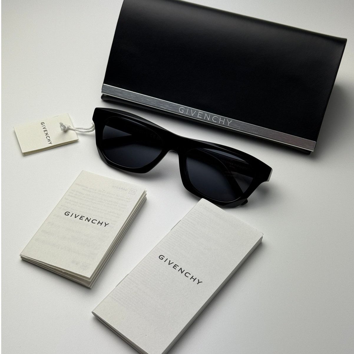 Givenchy BRAND NEW Givenchy Sunglasses GV40026U 01A Black/Grey Unisex Size ONE SIZE - 11 Thumbnail