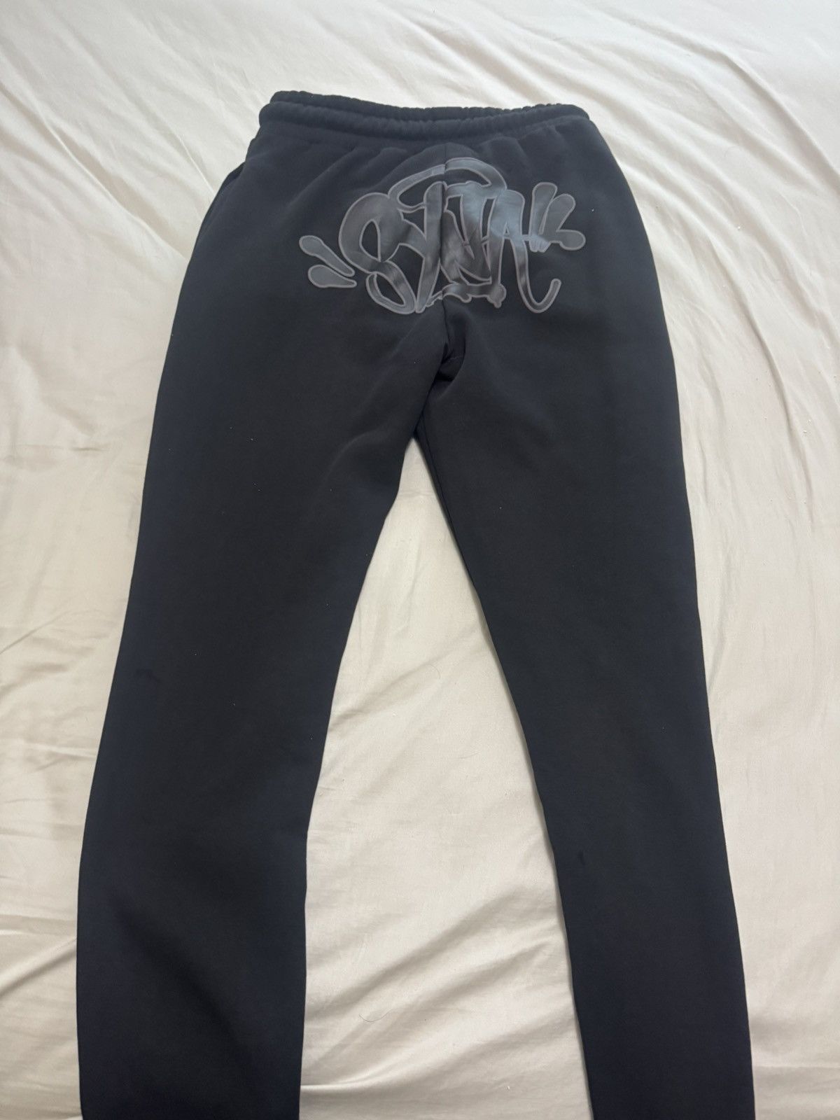 Syna world og syna logo pants black