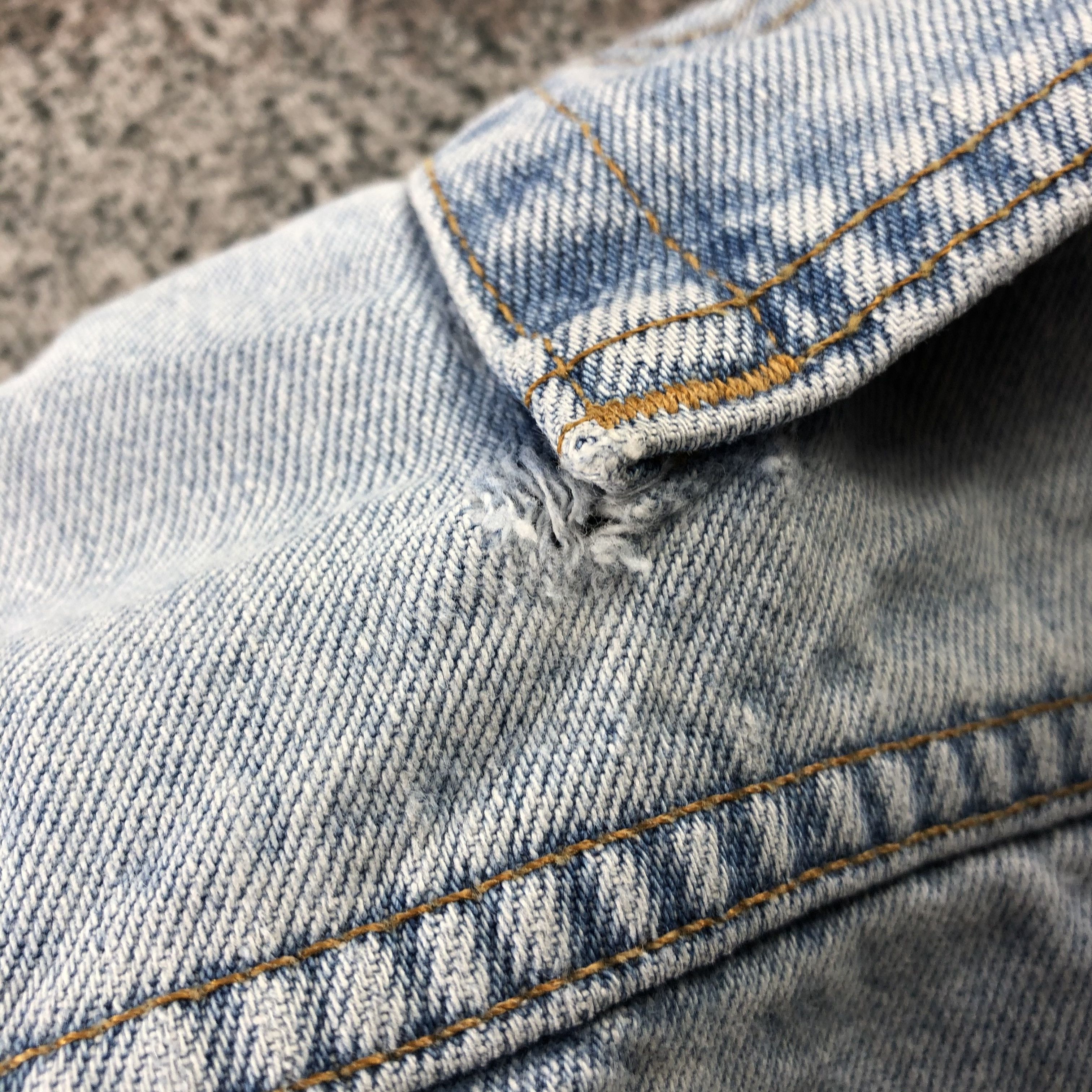Levi's Vintage Levi's 550 Jeans Lightwash Denim KJ1382 Size US 35 - 10 Thumbnail