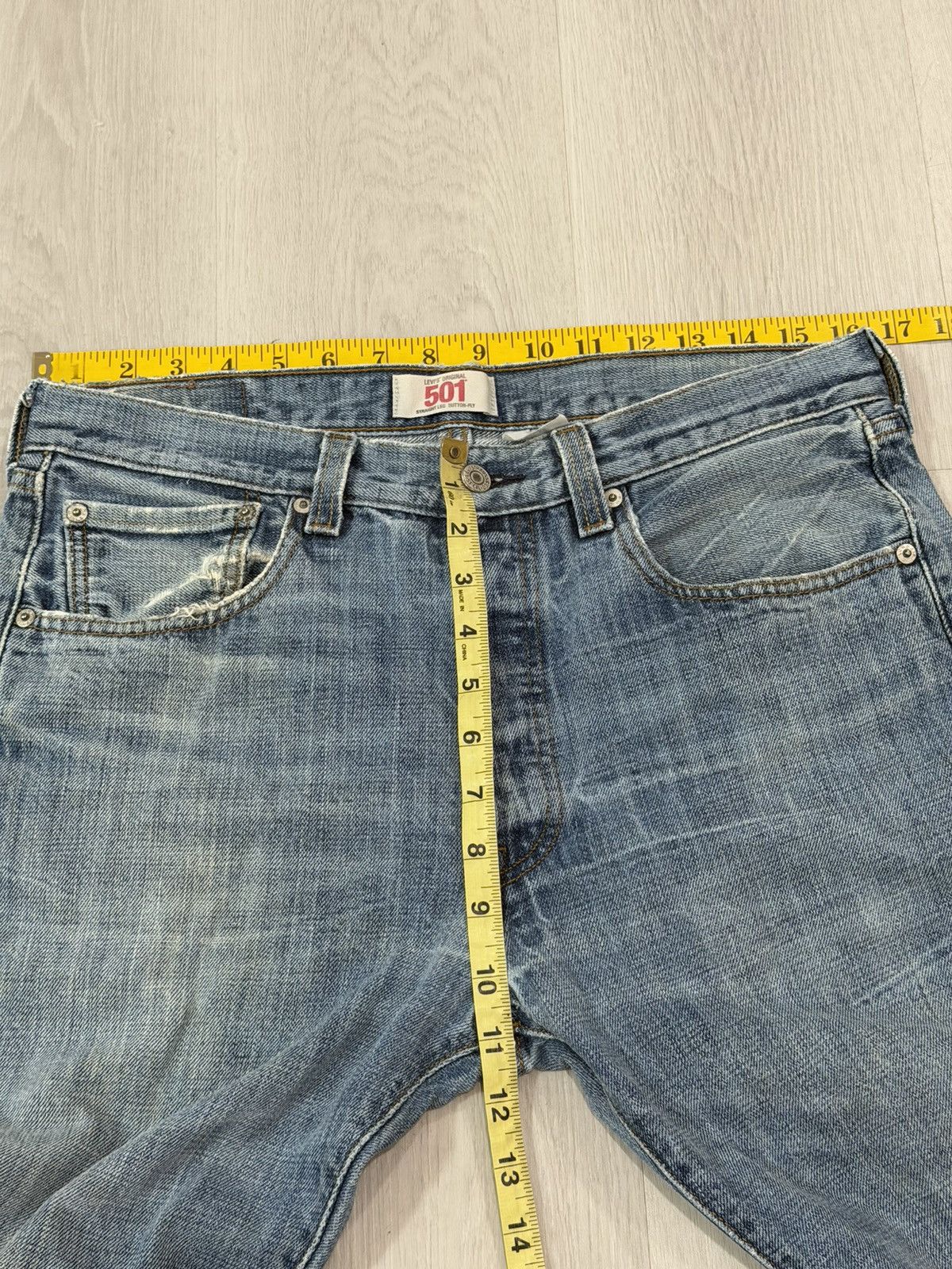 Levi's Vintage Clothing Vintage Levis 501 Jeans Light Wash Straight Leg Button Fly Size US 33 - 10 Thumbnail