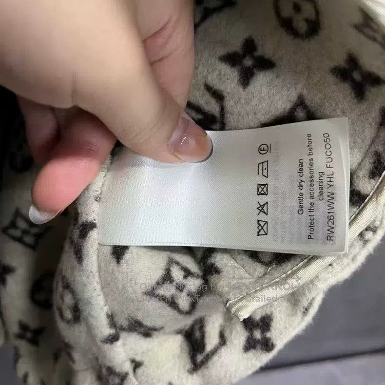 Louis Vuitton Louis Vuitton 26 Latest Fabric Plaid Zip Hooded Jacket Size XS / US 0-2 / IT 36-38 - 3 Thumbnail