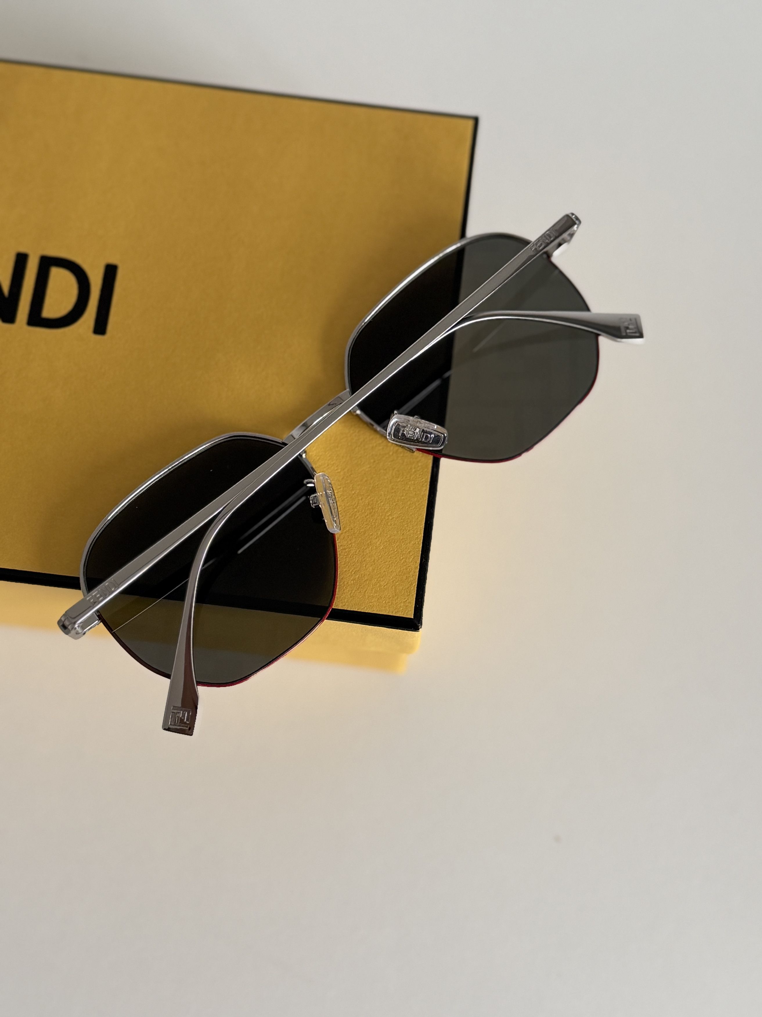 Fendi Fendi Sunglasses Size ONE SIZE - 5 Thumbnail