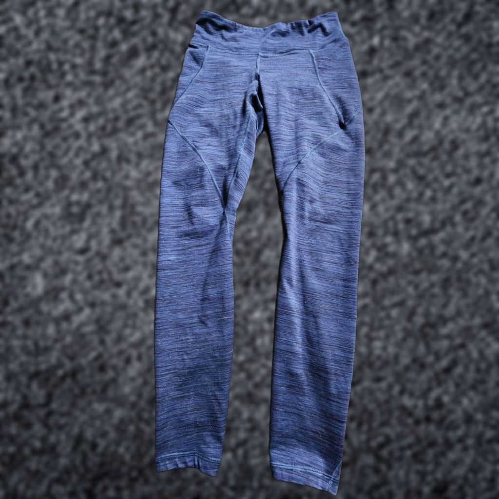 Patagonia Patagonia Capris Leggings S Womens Blue Baselayer Capri Athletic Yoga Hiking Camo? Size 28" / US 6 / IT 42 - 1 Thumbnail