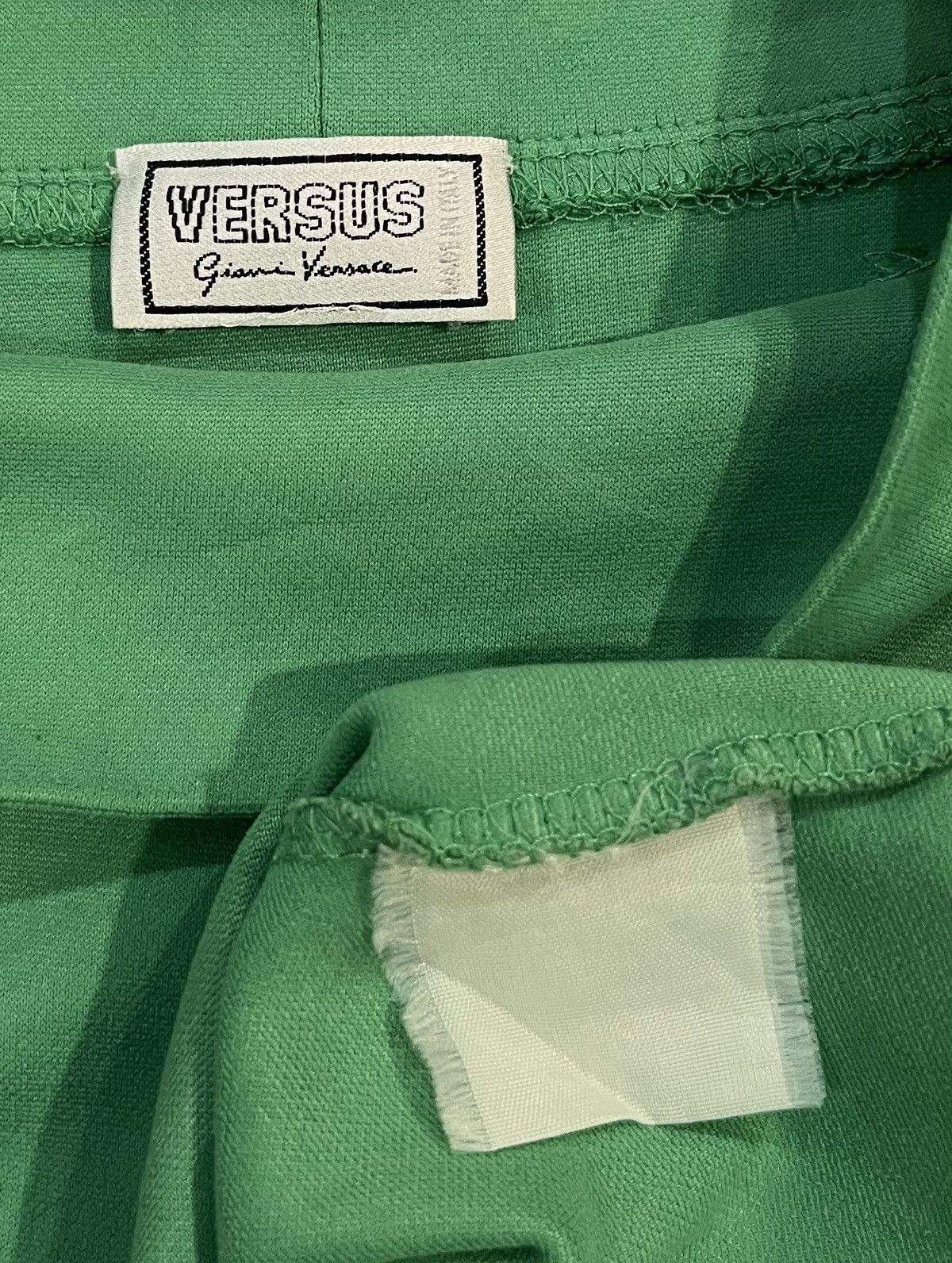 Versace VINTAGE VERSUS GIANNI VERSACE TURTLE NECK LONGSLEEVE SHIRT Size US XL / EU 56 / 4 - 5 Thumbnail