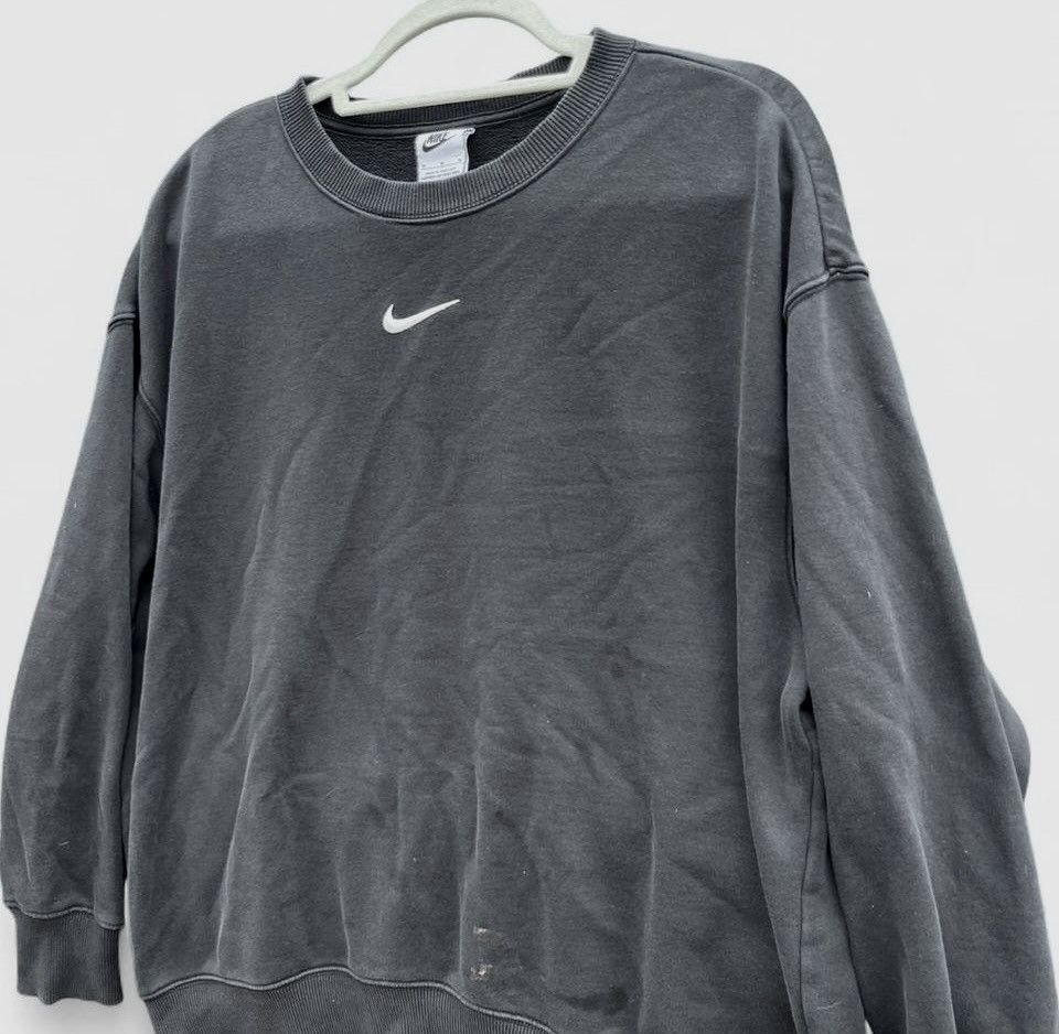 Nike Vintage 90s Nike Center Swoosh Crewneck Faded Boxy Fit Large Size US L / EU 52-54 / 3 - 2 Thumbnail